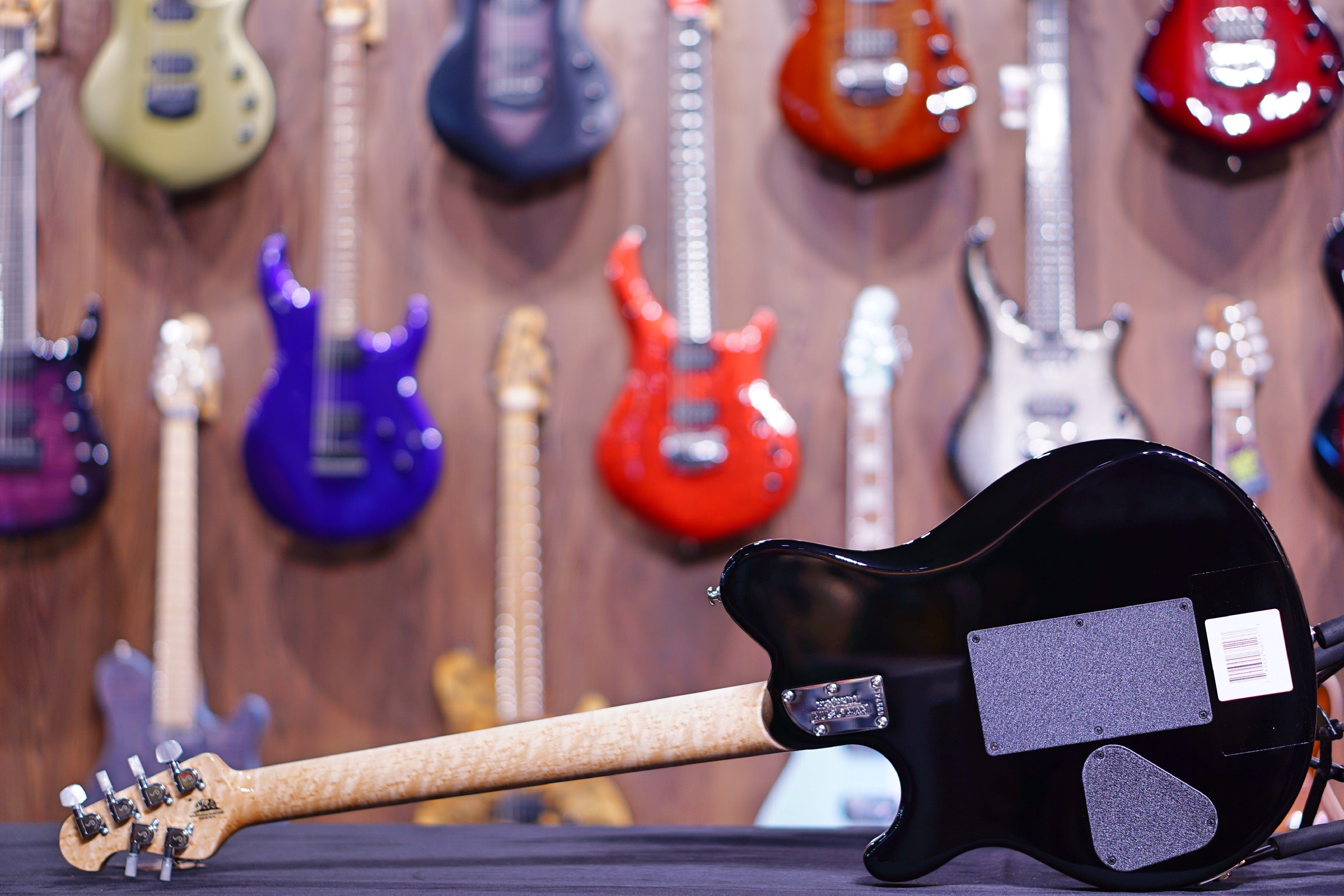 Ernie Ball Music Man Axis - Natural Gloss Quilt - Maple Matching Headstock G99745 - HIENDGUITAR Musicman GUITAR