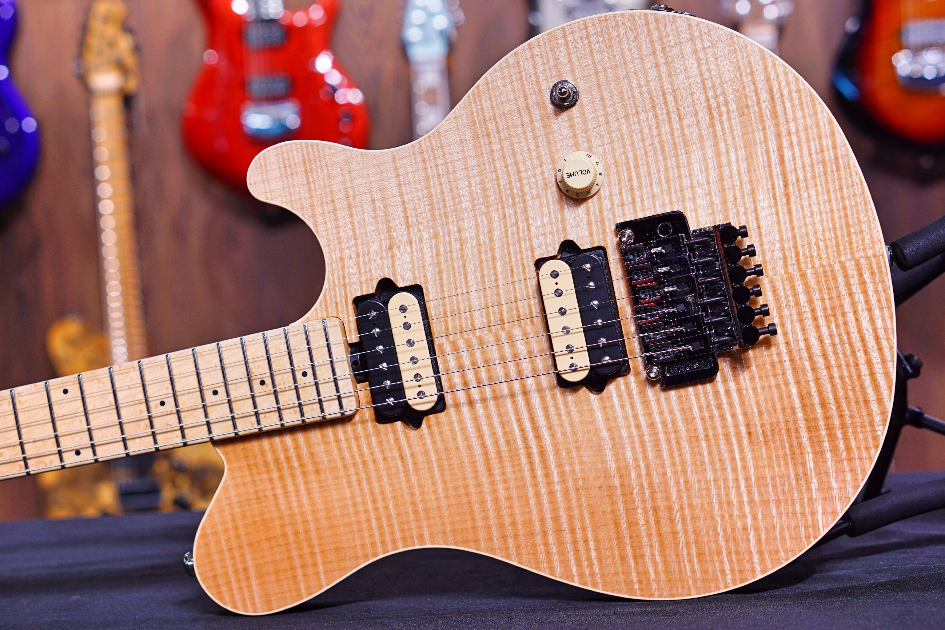 Ernie Ball Music Man Axis - Natural Gloss Flame - Maple Matching Headstock - No Pickguard G95842 - HIENDGUITAR Musicman GUITAR