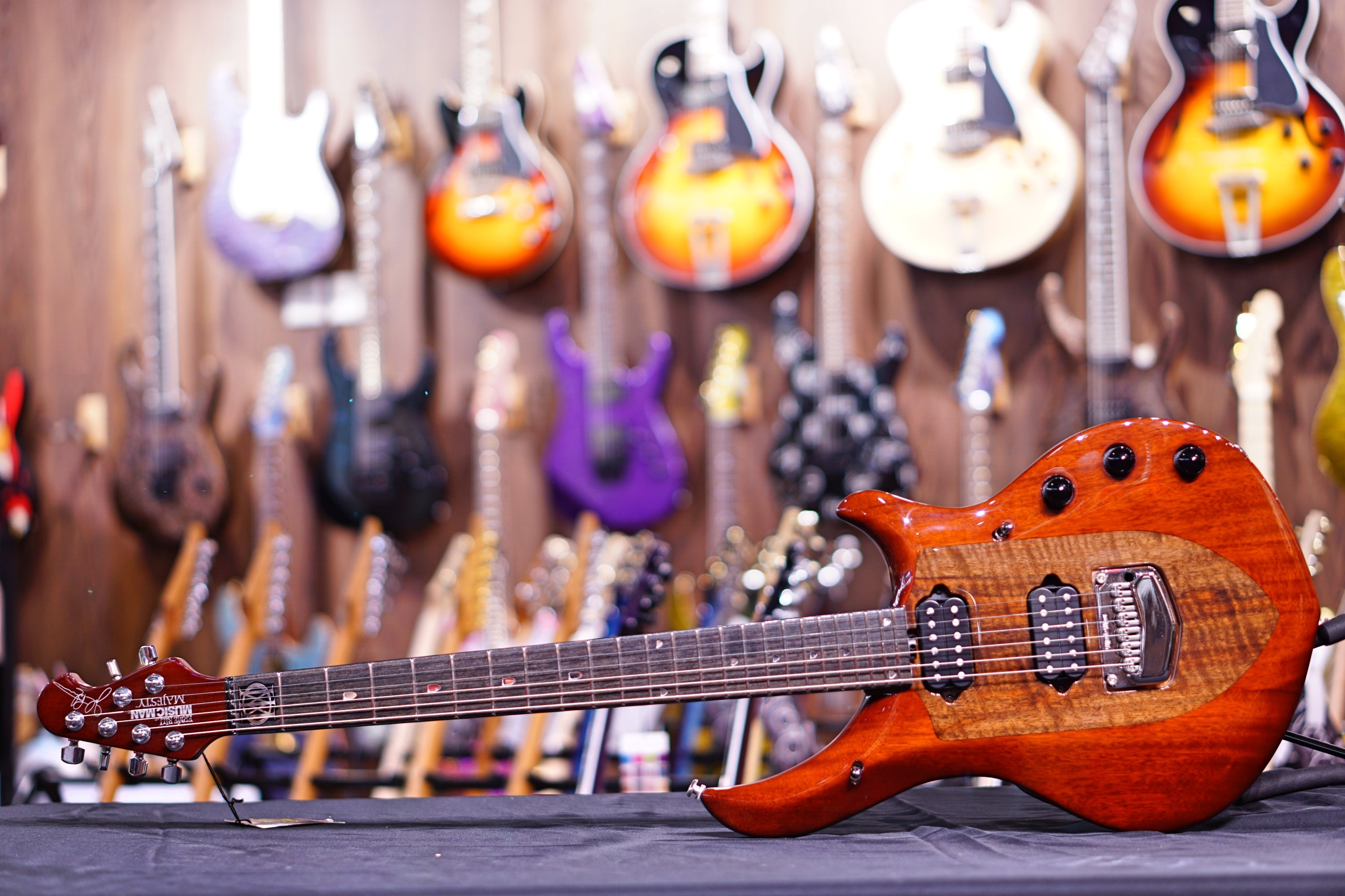 Music Man John Petrucci Majesty Walnut Namm Limited - HIENDGUITAR MUSICMAN GUITAR