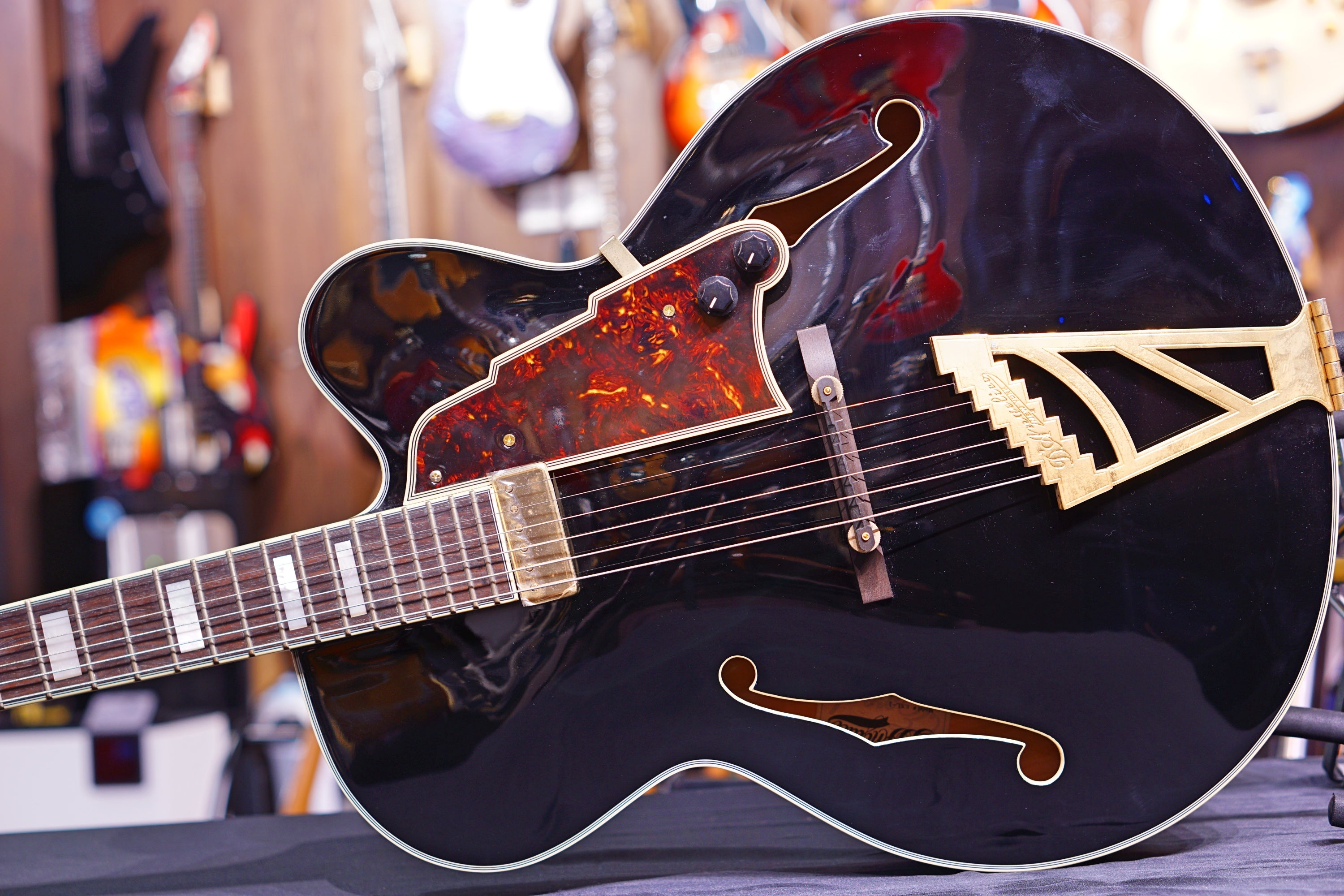 Dangelico ARCHTOP-floating BLACK DAEXL1BLK US14080349 dangelico Default Title - HIENDGUITAR.COM