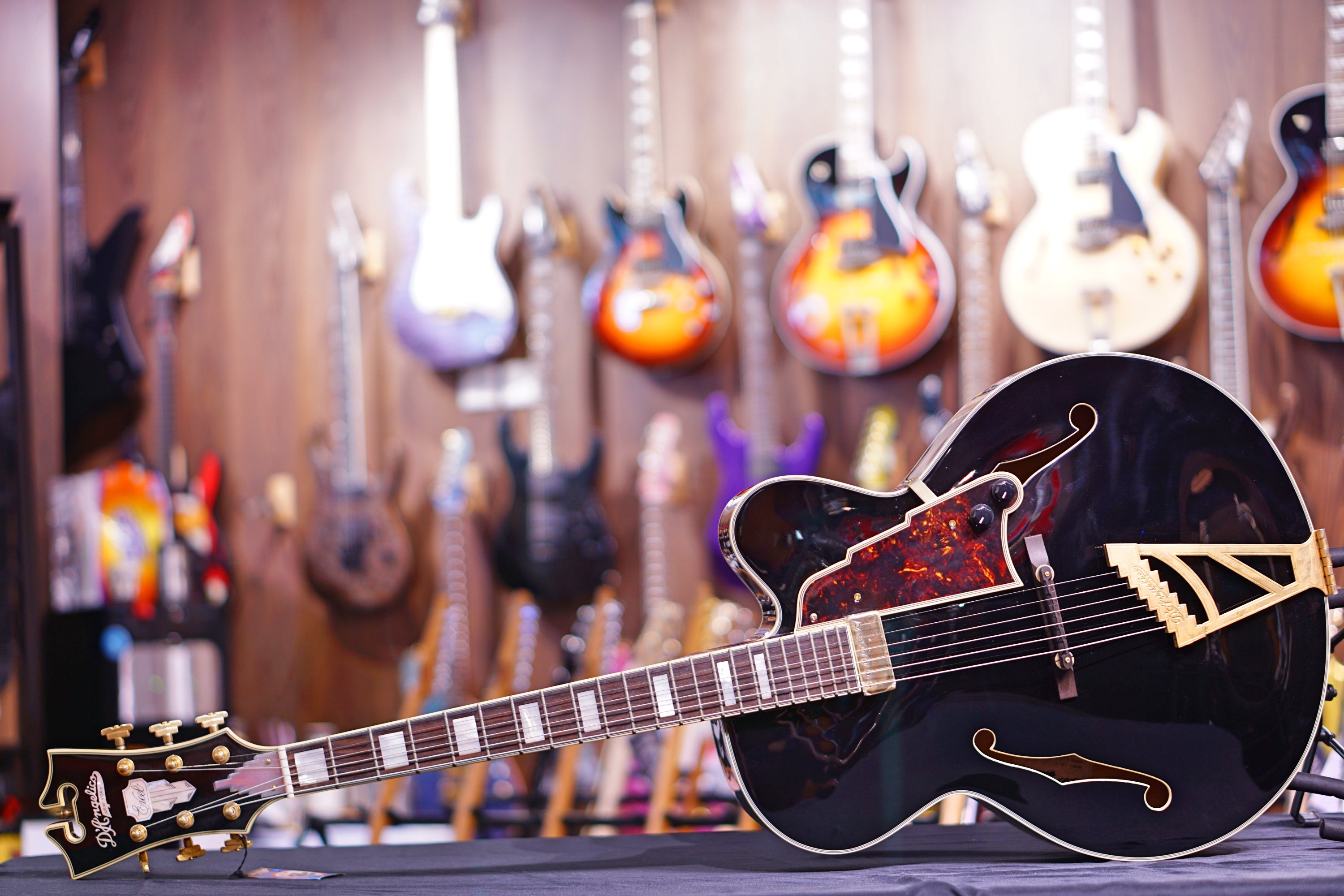 Dangelico ARCHTOP-floating BLACK DAEXL1BLK US14080349 dangelico Default Title - HIENDGUITAR.COM