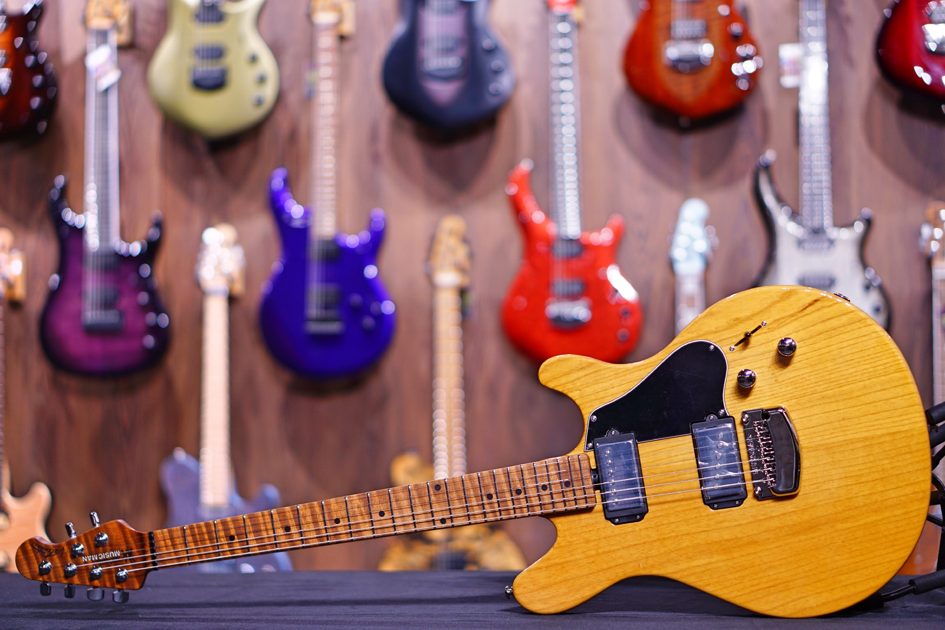 Ernie Ball Music Man Valentine Tremolo - Classic Natural G95340 - HIENDGUITAR Musicman GUITAR