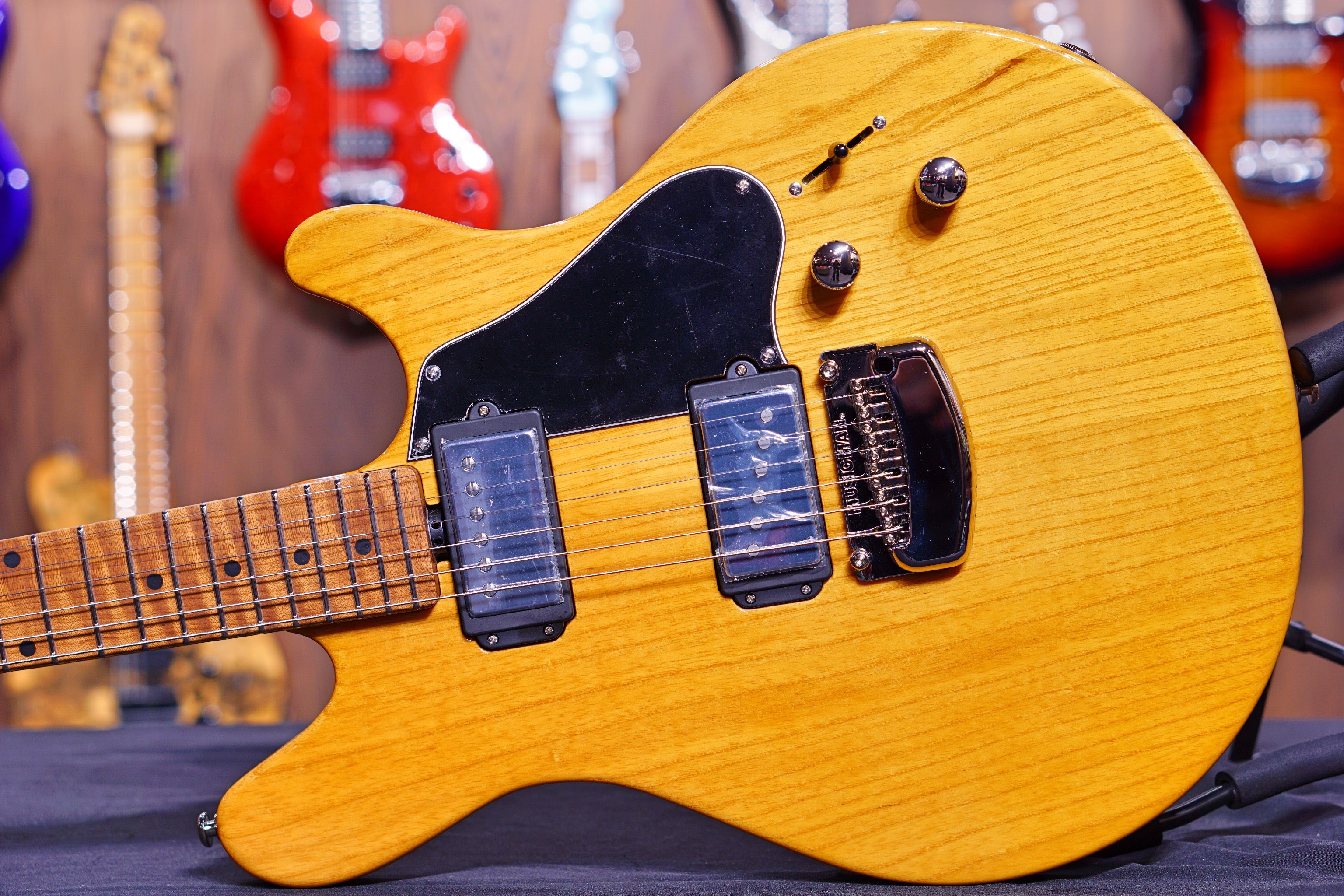 Ernie Ball Music Man Valentine Tremolo - Classic Natural G95340 - HIENDGUITAR Musicman GUITAR