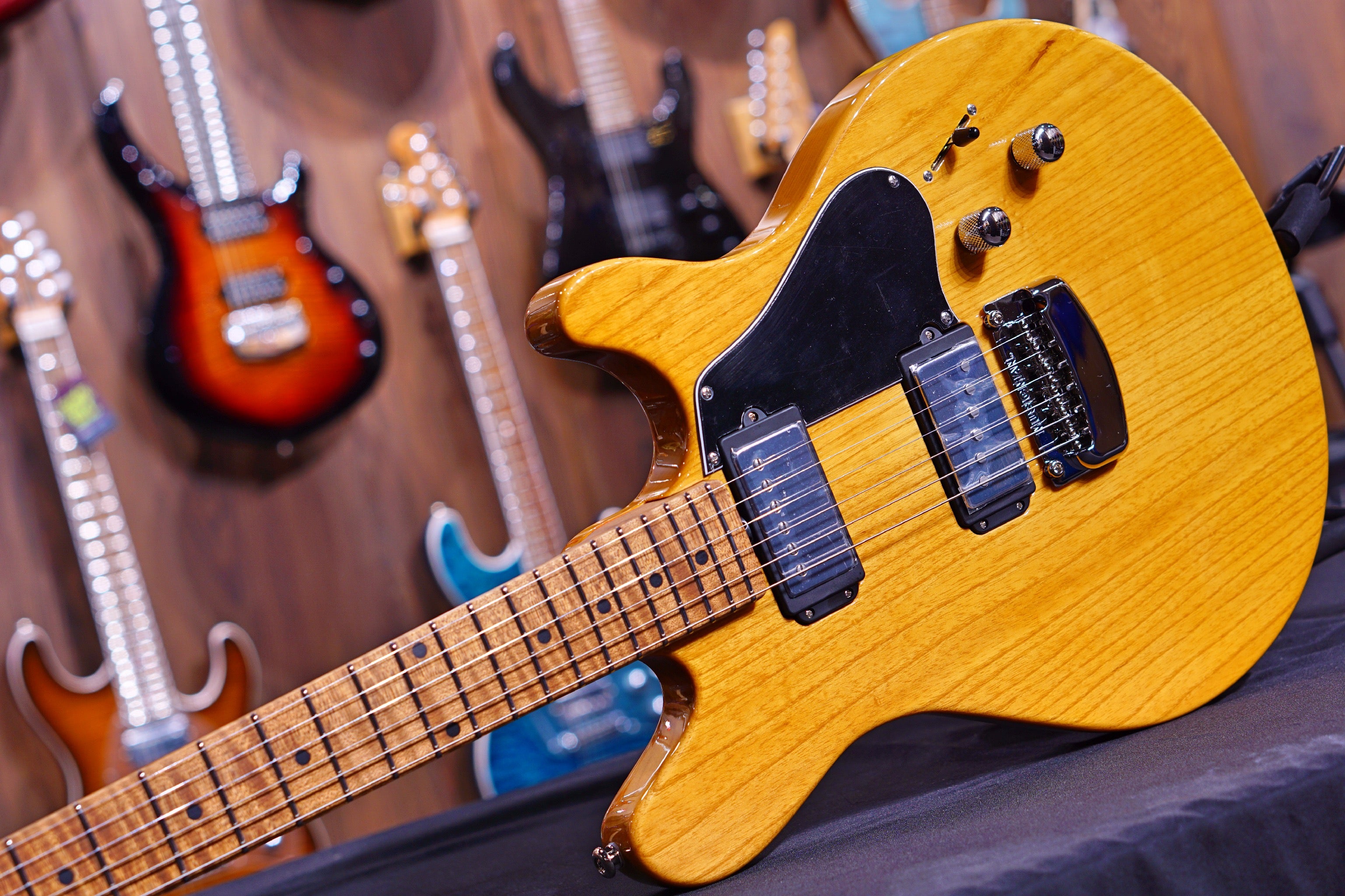 Ernie Ball Music Man Valentine Tremolo - Classic Natural G95340 - HIENDGUITAR Musicman GUITAR