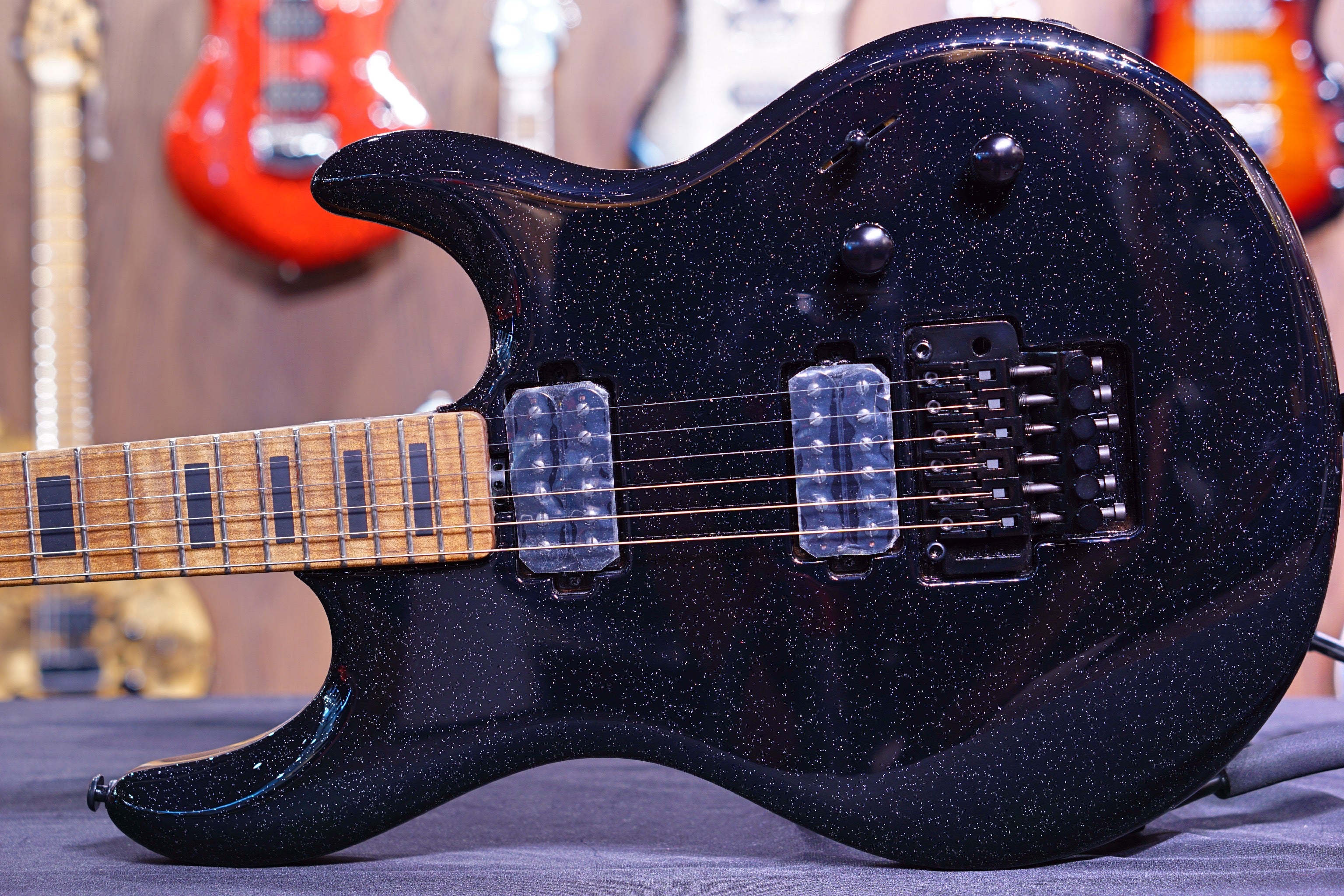Ernie Ball Music Man BFR Luke III - Classic Black Sparkle G87149 - HIENDGUITAR Musicman GUITAR
