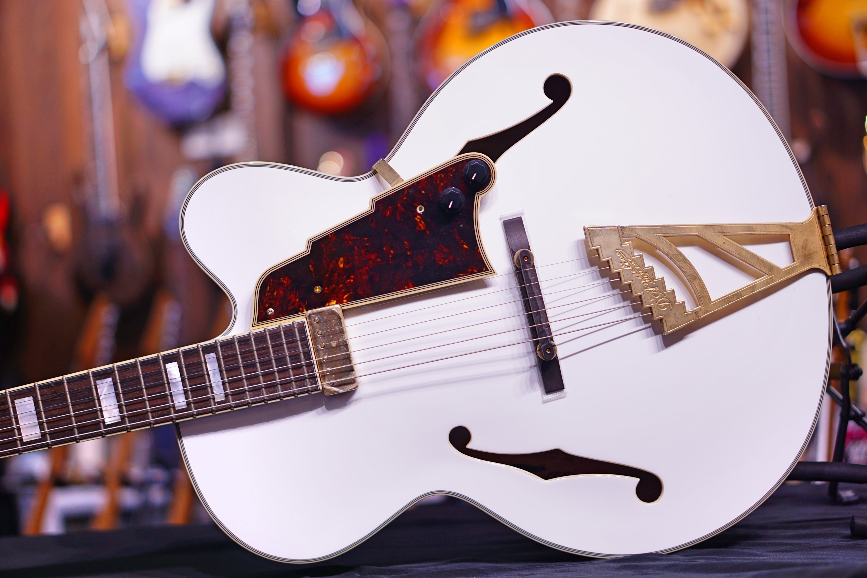 Dangelico ARCHTOP-floating WHITE DAEXL1WH US14050125 dangelico Default Title - HIENDGUITAR.COM