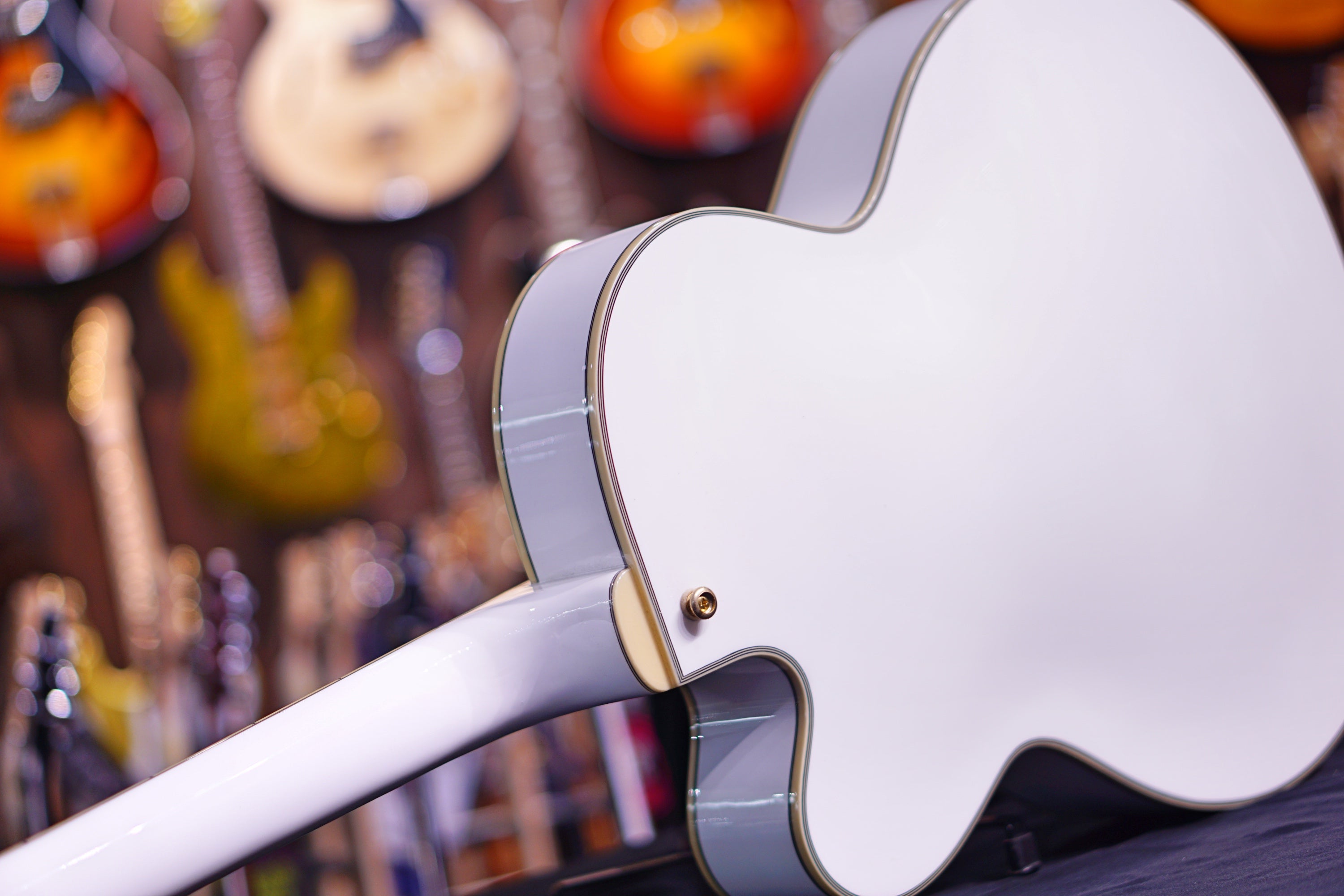 Dangelico ARCHTOP-floating WHITE DAEXL1WH US14050125 dangelico Default Title - HIENDGUITAR.COM
