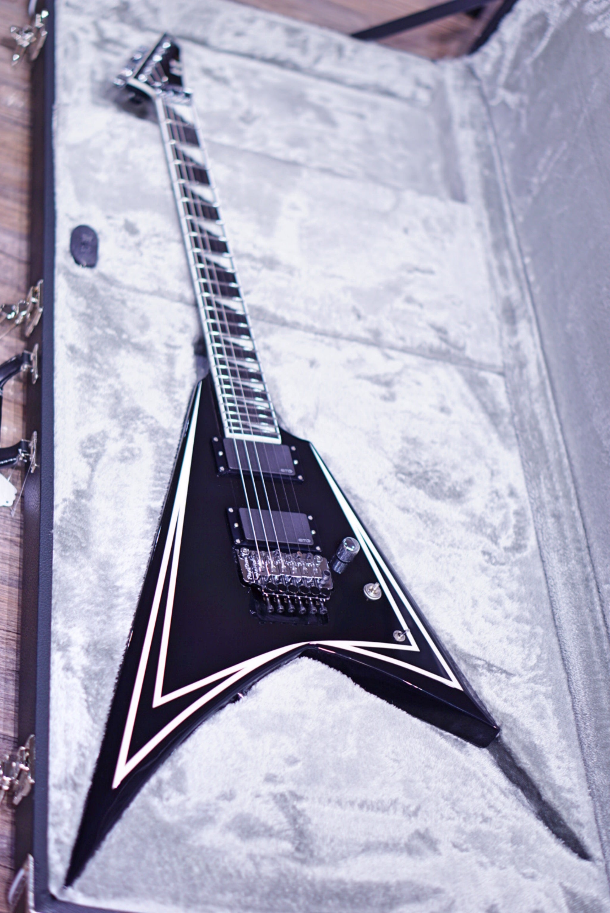 ESP E-II SV BLACK W WHITE STRIPE ES3035213 - HIENDGUITAR E-II GUITAR