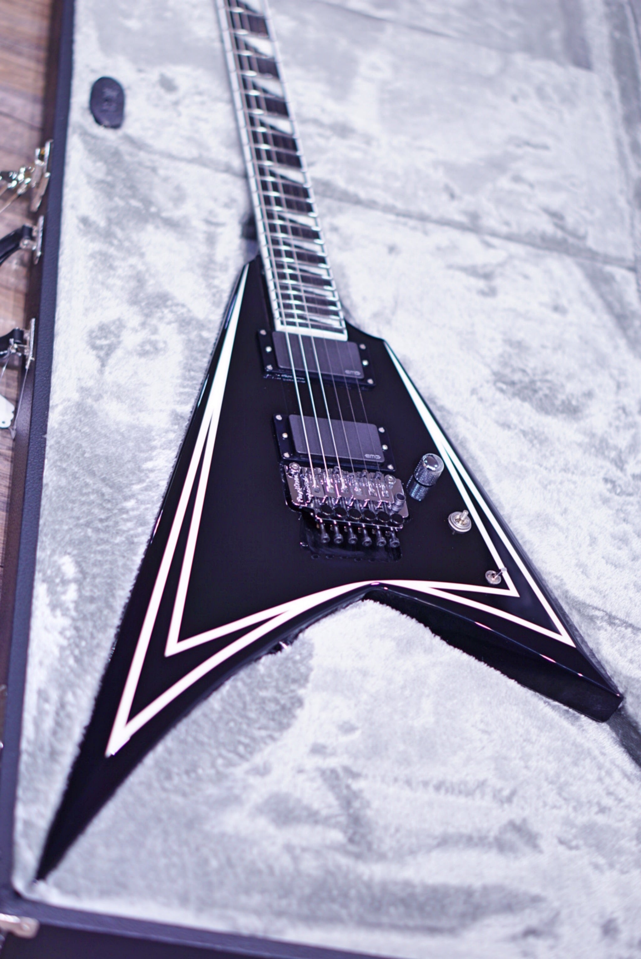 ESP E-II SV BLACK W WHITE STRIPE ES3035213 - HIENDGUITAR E-II GUITAR