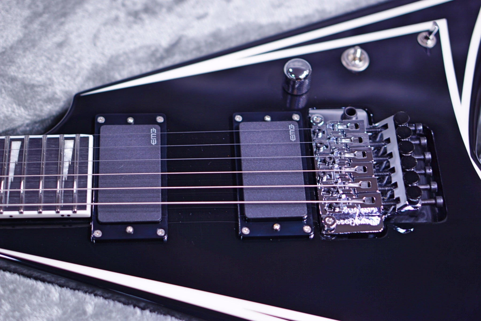 ESP E-II SV BLACK W WHITE STRIPE ES3035213 - HIENDGUITAR E-II GUITAR