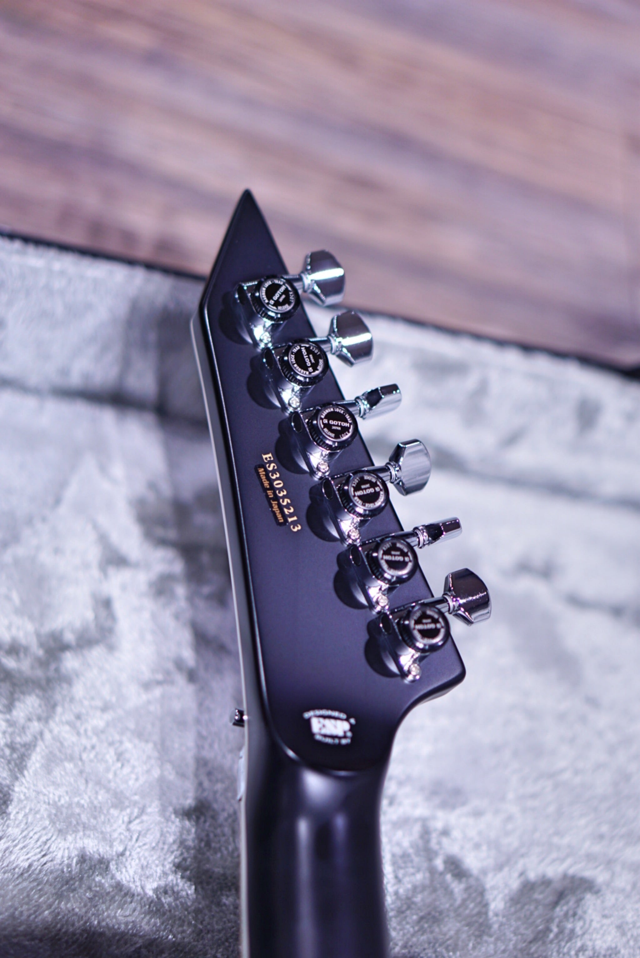 ESP E-II SV BLACK W WHITE STRIPE ES3035213 - HIENDGUITAR E-II GUITAR