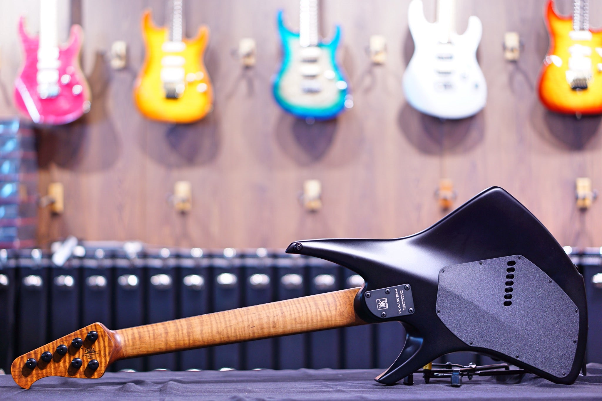 Ernie ball Musicman Kaizen 7 Spectraflare apollo black S08373 - HIENDGUITAR Musicman GUITAR