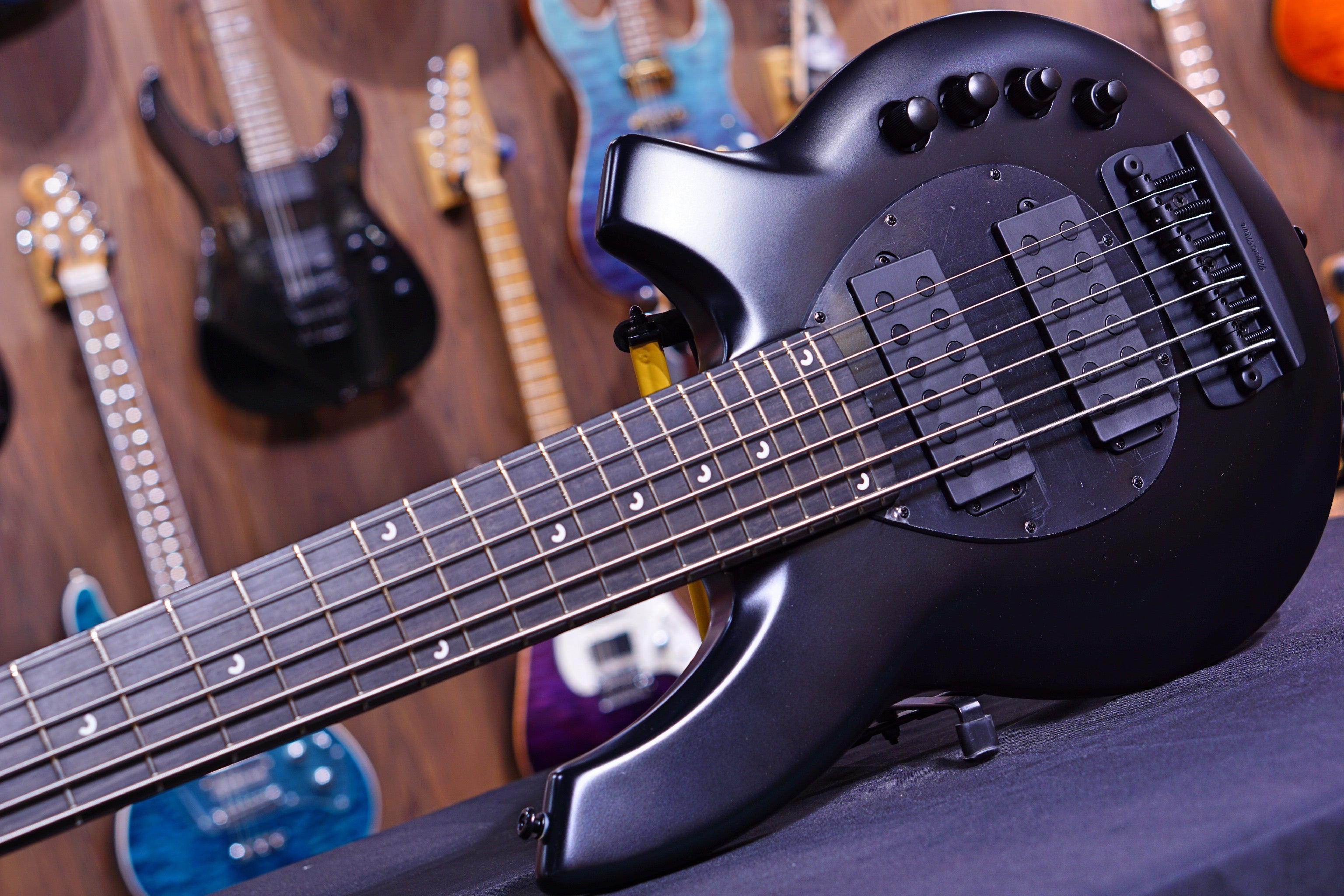 Ernie Ball Music Man Bongo 6 Bass Guitar - Stealth black F91454 - HIENDGUITAR Musicman bass