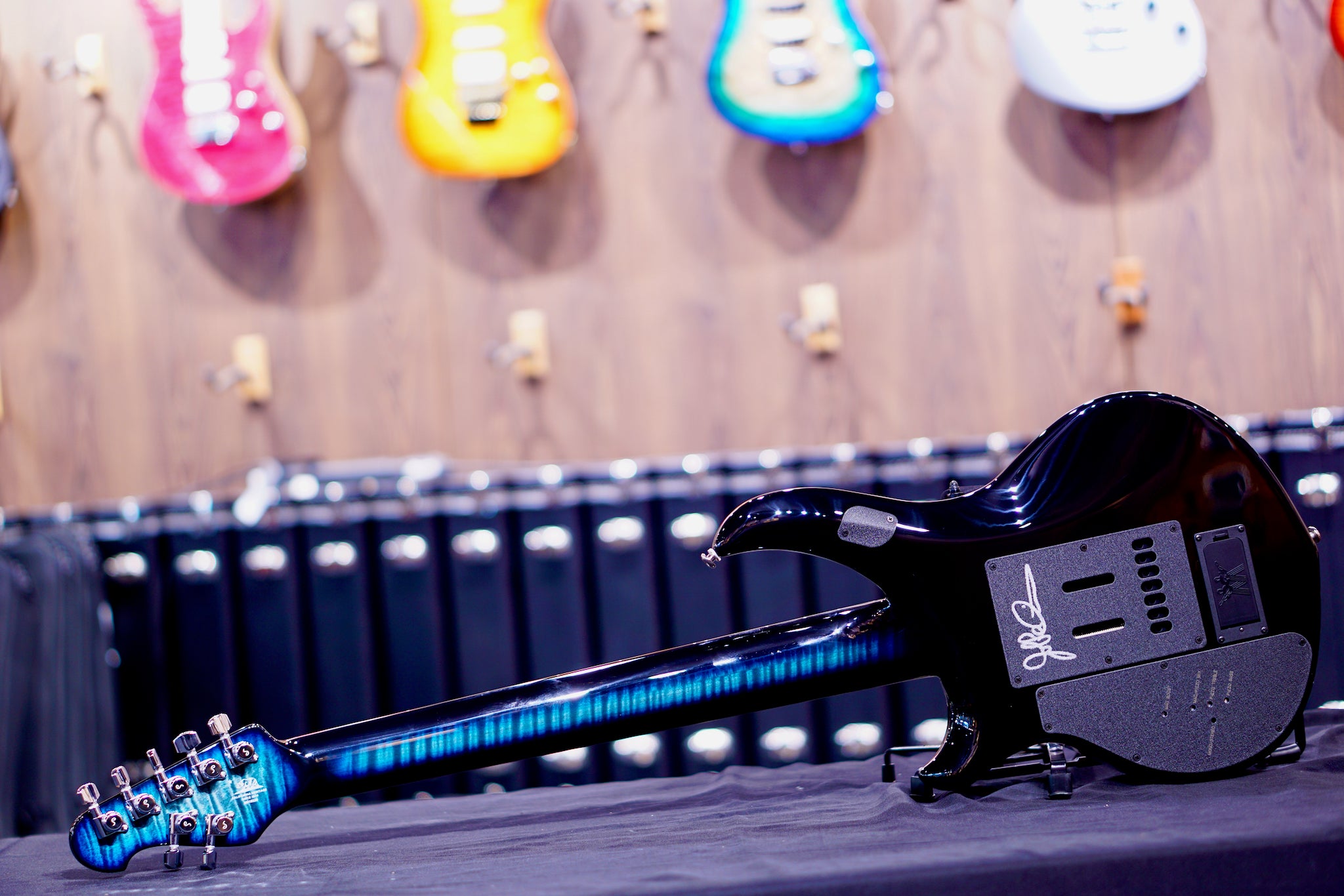 Ernie Ball Music Man John Petrucci Majesty 7 Hydrospace m016528 - HIENDGUITAR Musicman GUITAR