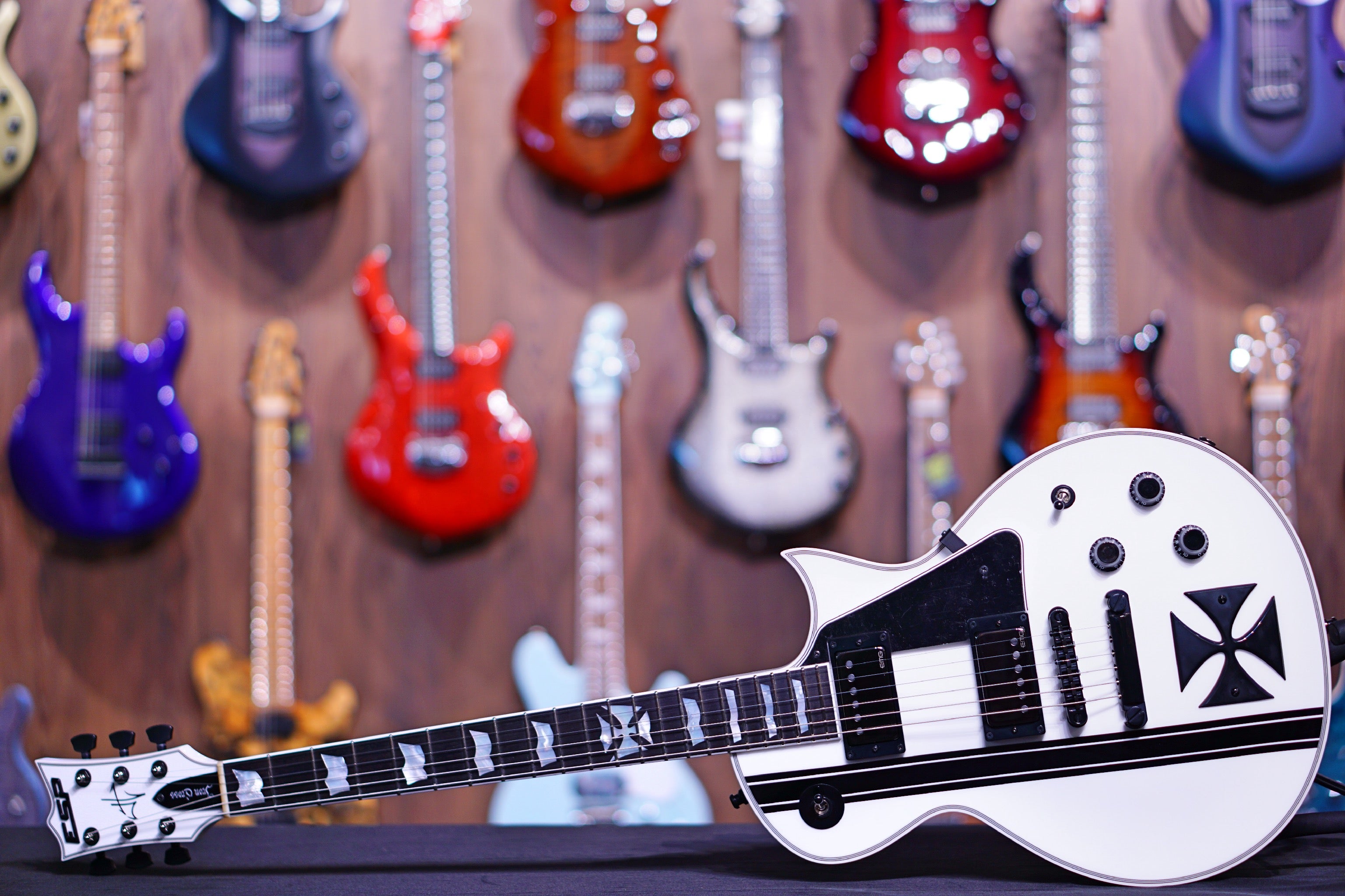 ESP IRON CROSS JAMES HETFIELD E2461202 - HIENDGUITAR ESP GUITAR