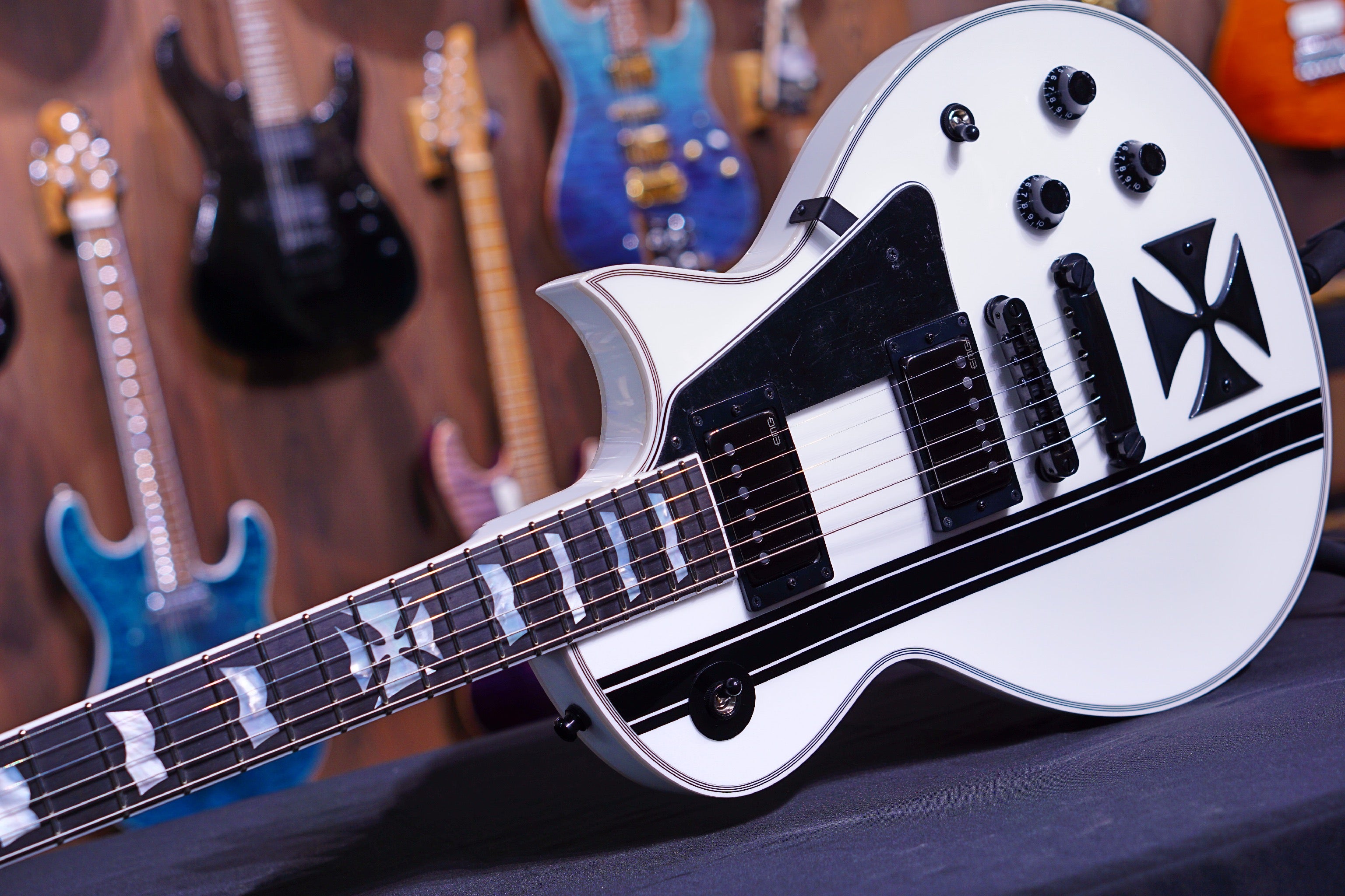 ESP IRON CROSS JAMES HETFIELD E2461202 - HIENDGUITAR ESP GUITAR