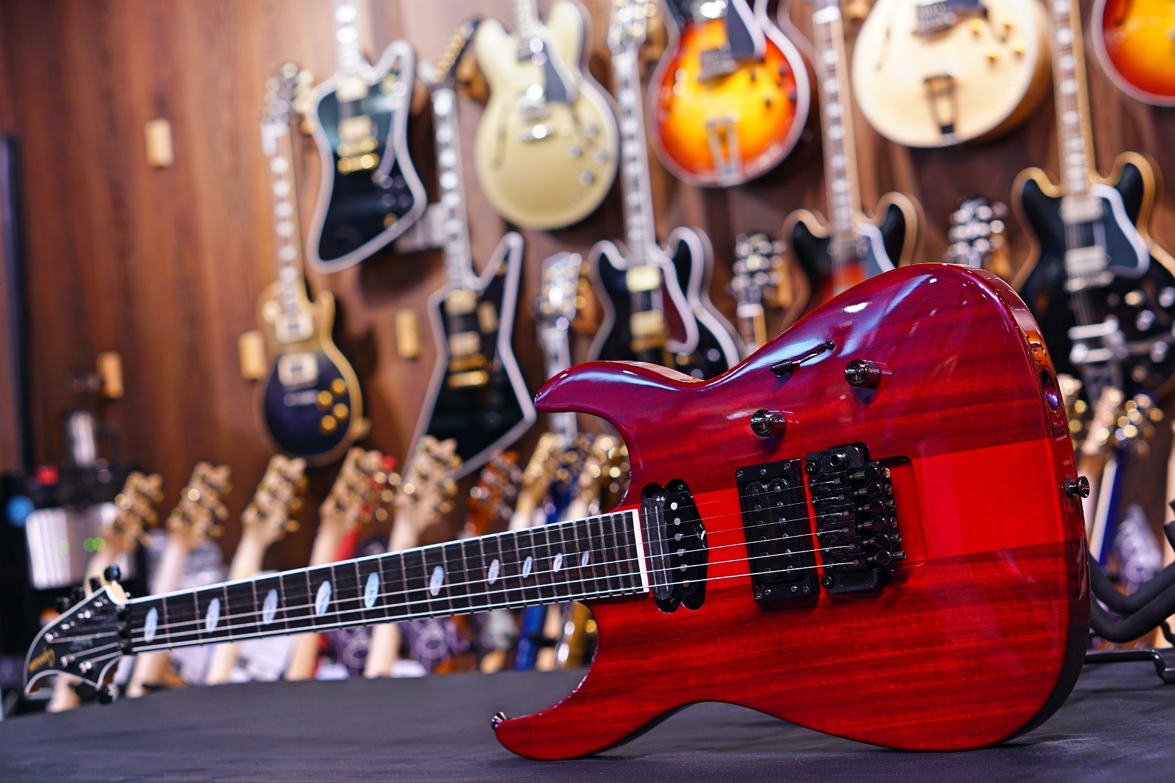 Caparison Dellinger Prominence Trans. Spectrum Red 6 string - HIENDGUITAR Caparison GUITAR