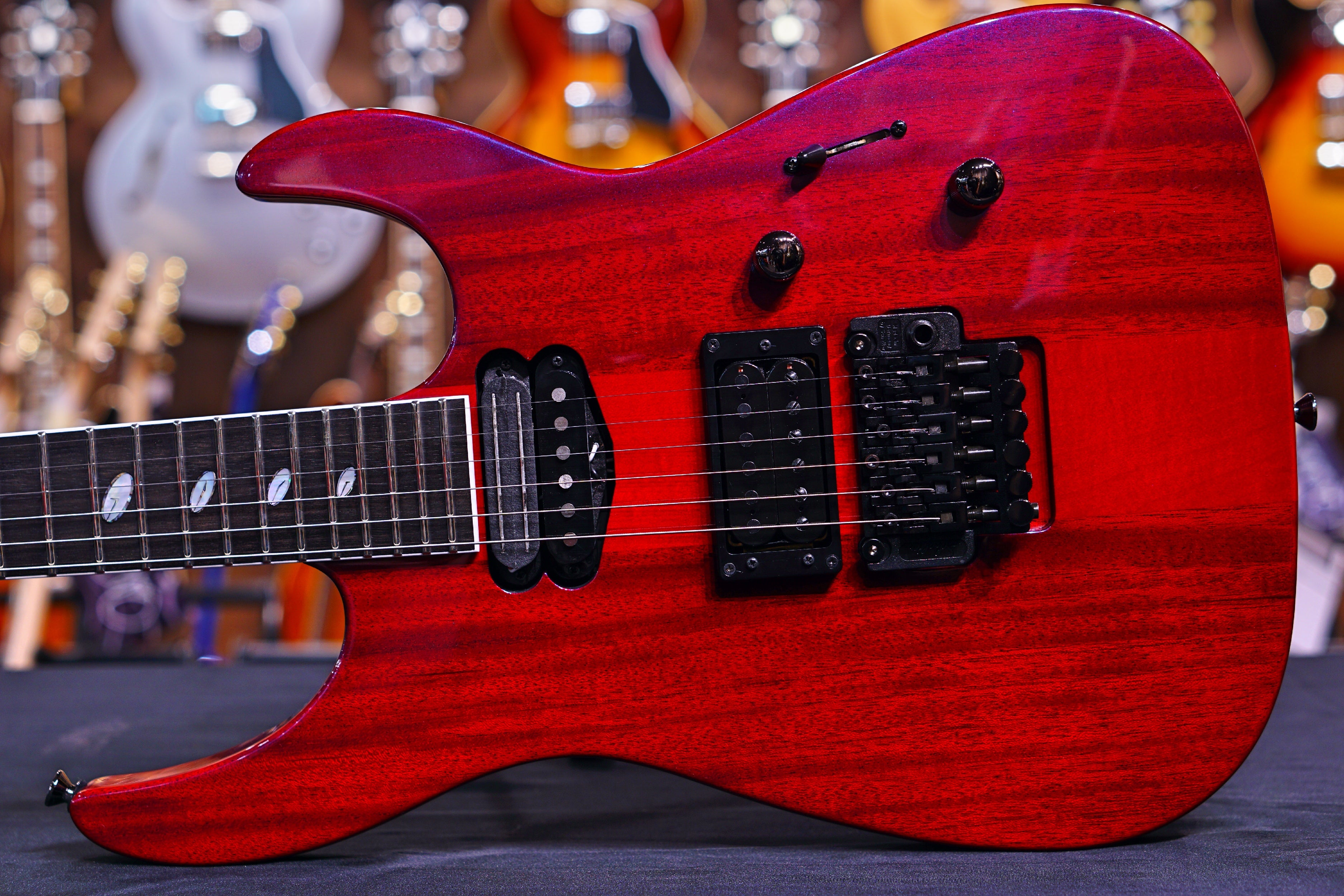 Caparison Dellinger Prominence Trans. Spectrum Red 6 string - HIENDGUITAR Caparison GUITAR
