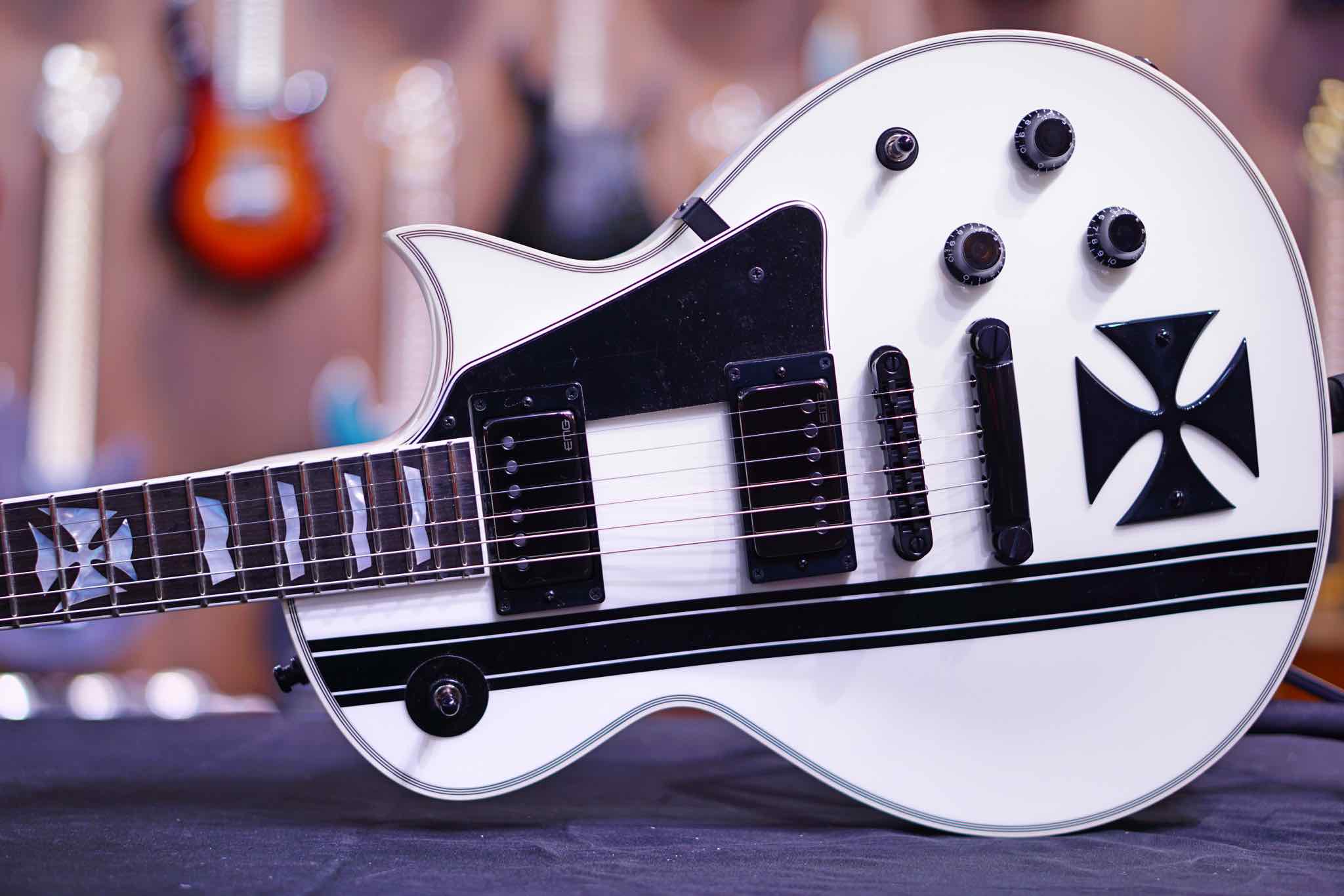 ESP IRON CROSS JAMES HETFIELD E9461202 - HIENDGUITAR ESP GUITAR