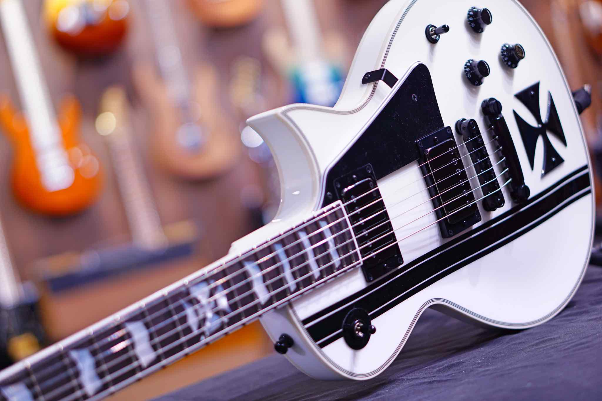 ESP IRON CROSS JAMES HETFIELD E9461202 - HIENDGUITAR ESP GUITAR