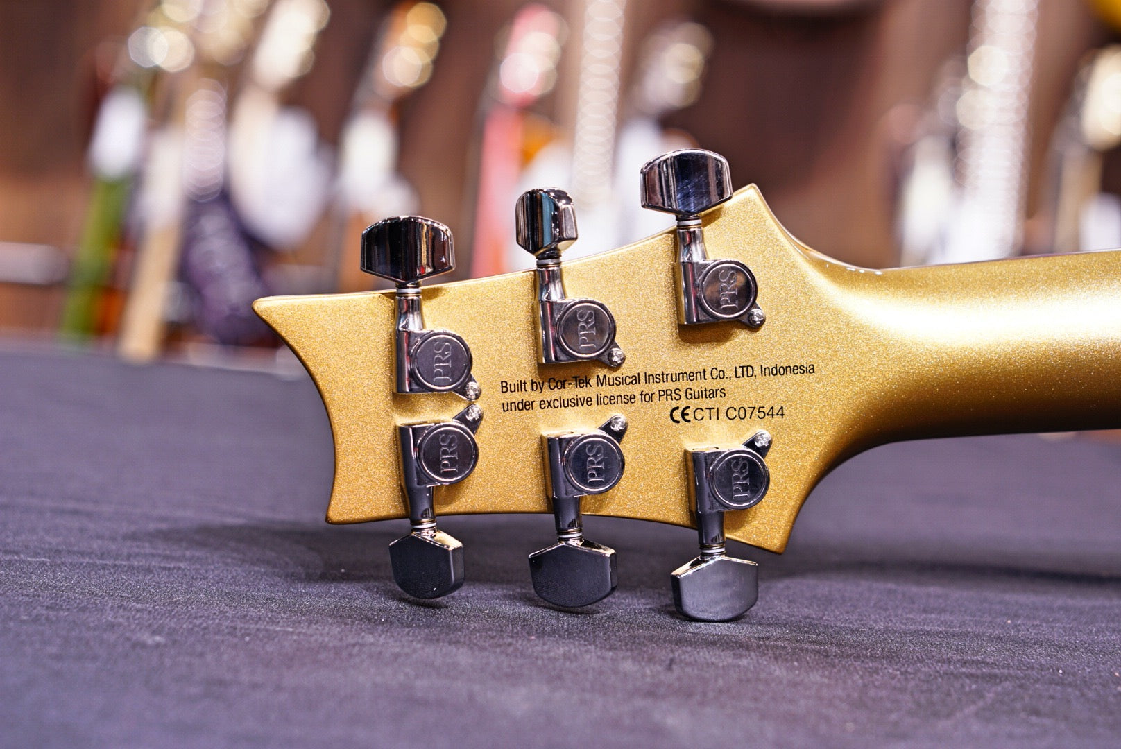 PRS SE Santana Singlecut Trem - Egyptian Gold - HIENDGUITAR PRS SE GUITAR