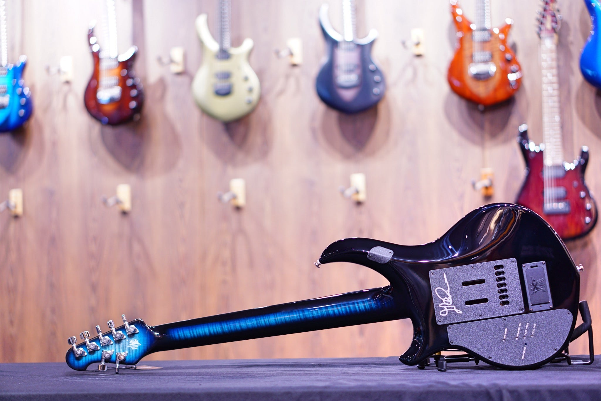 Ernie Ball Music Man John Petrucci Majesty 7 Hydrospace m014958 - HIENDGUITAR Musicman GUITAR