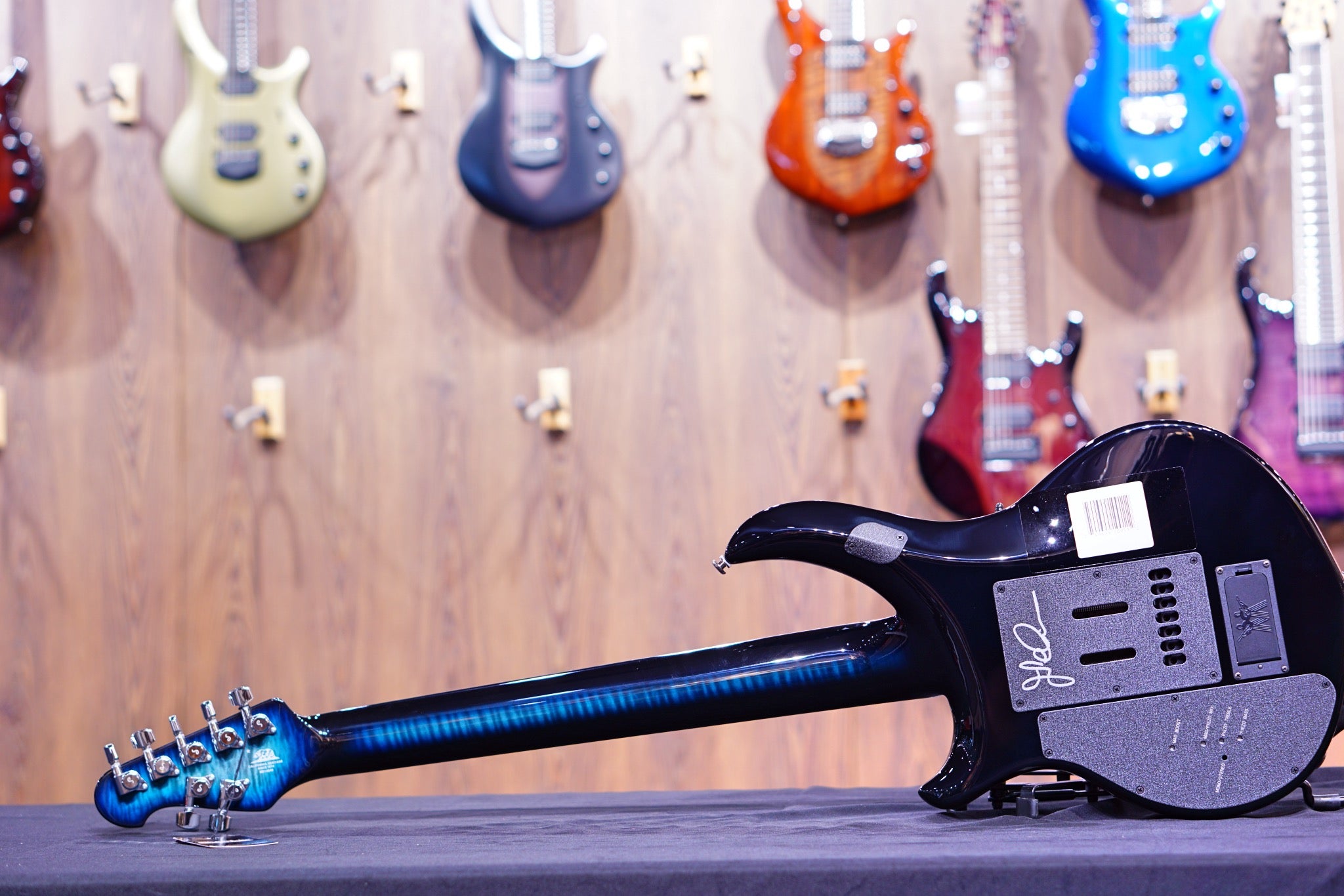 Ernie Ball Music Man John Petrucci Majesty 7 Hydrospace m014949 - HIENDGUITAR Musicman GUITAR