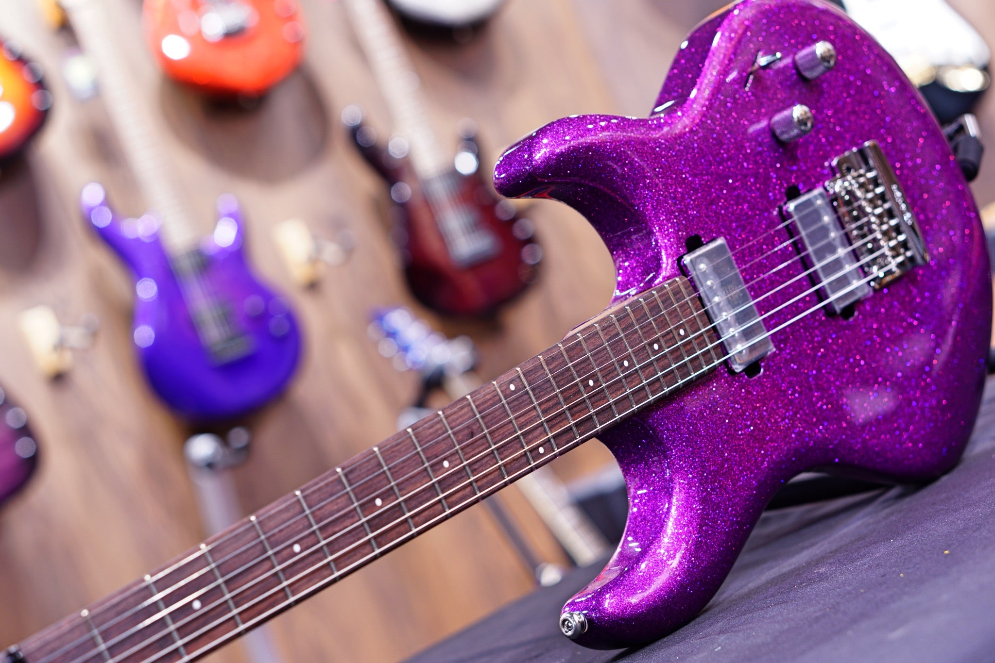 Ernie Ball Music Man Luke III HH - Fuchsia Sparkle H00946 - HIENDGUITAR Musicman GUITAR