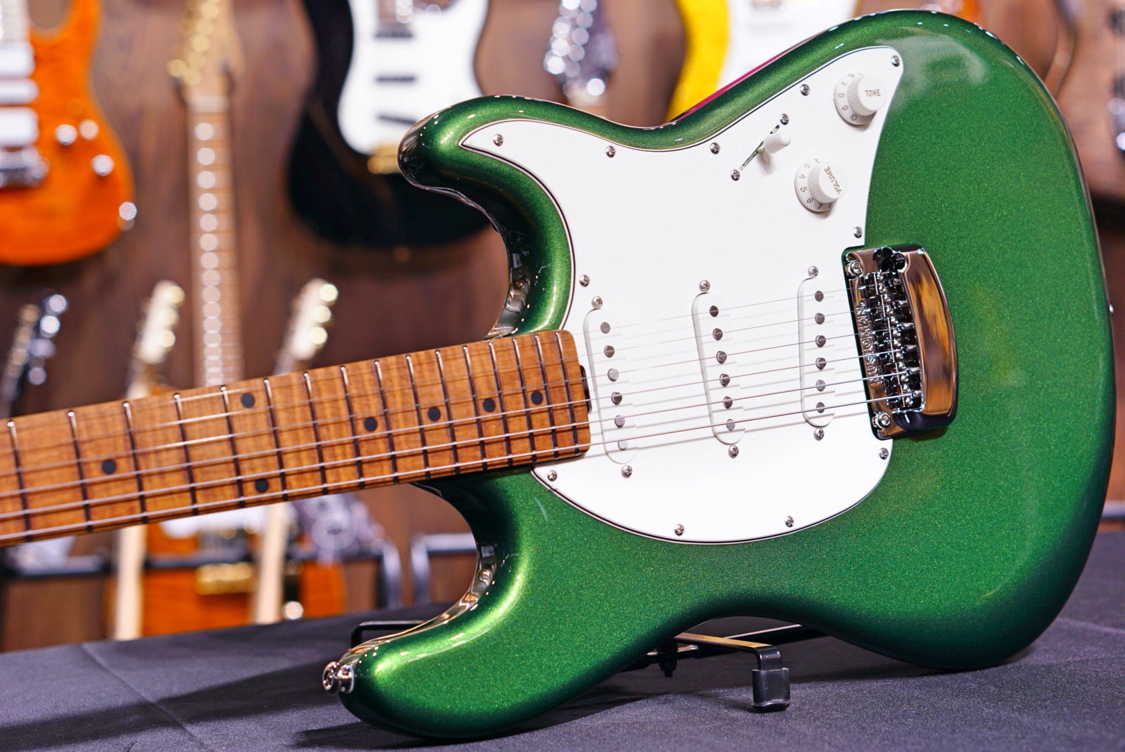 Ernie Ball Music Man Cutlass SSS Charging Green G97680 - HIENDGUITAR Musicman GUITAR