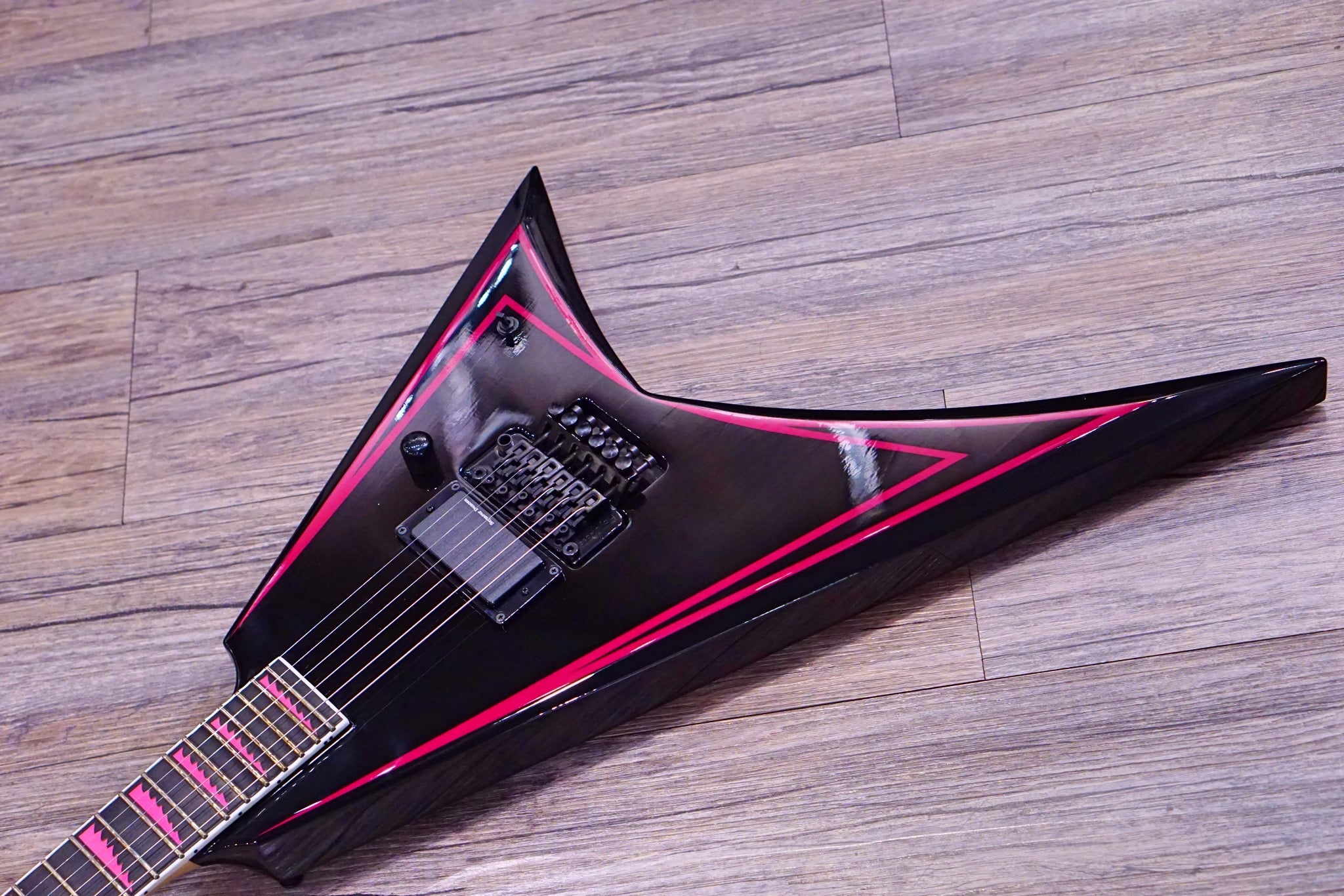 ESP Edwards Alexi E-AL-166 PINK SAWTOOTH - HIENDGUITAR EDWARDS GUITAR