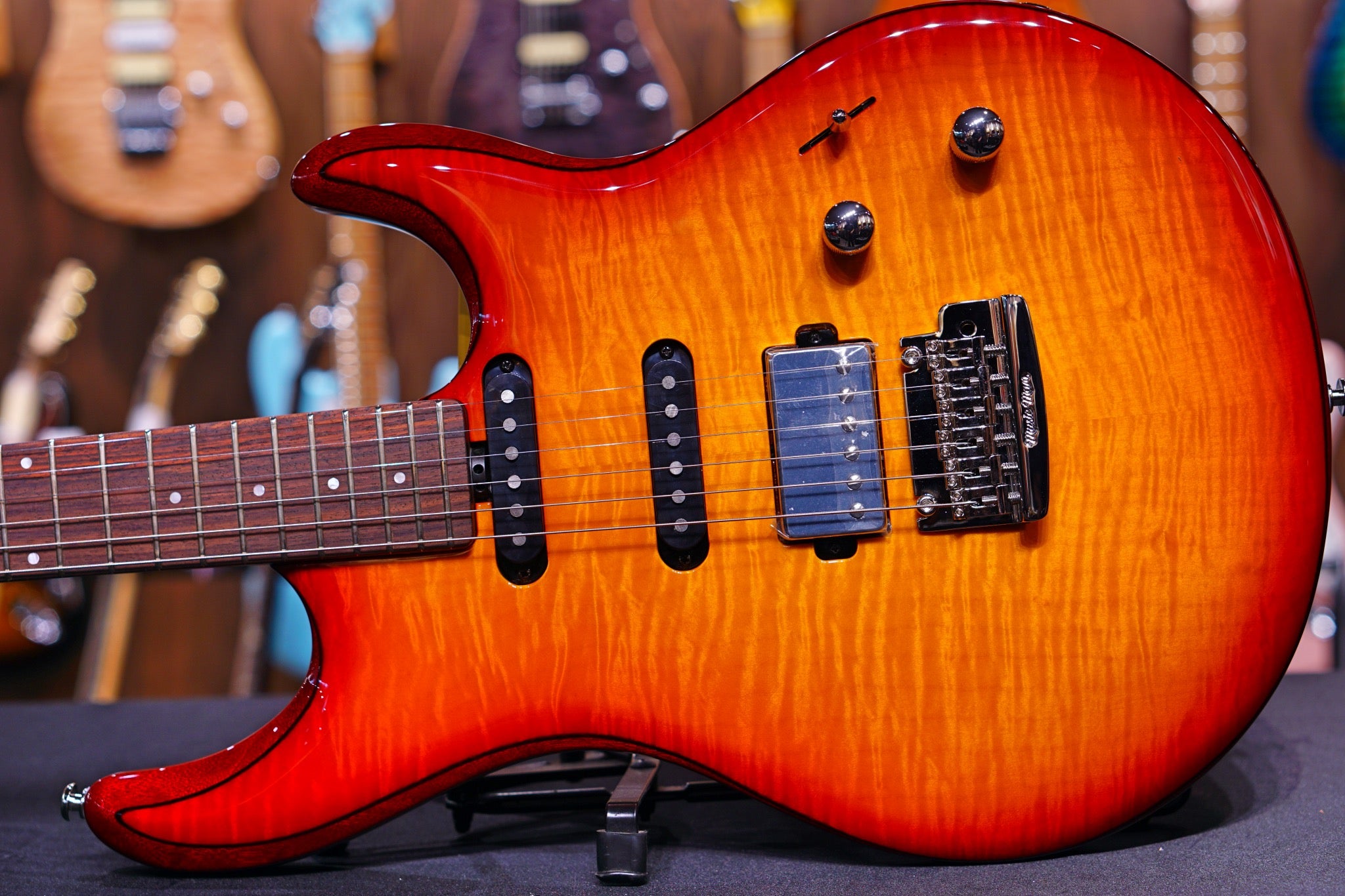 Ernie Ball Music Man Luke III HSS - Cherry Burst flame G98348 - HIENDGUITAR Musicman GUITAR