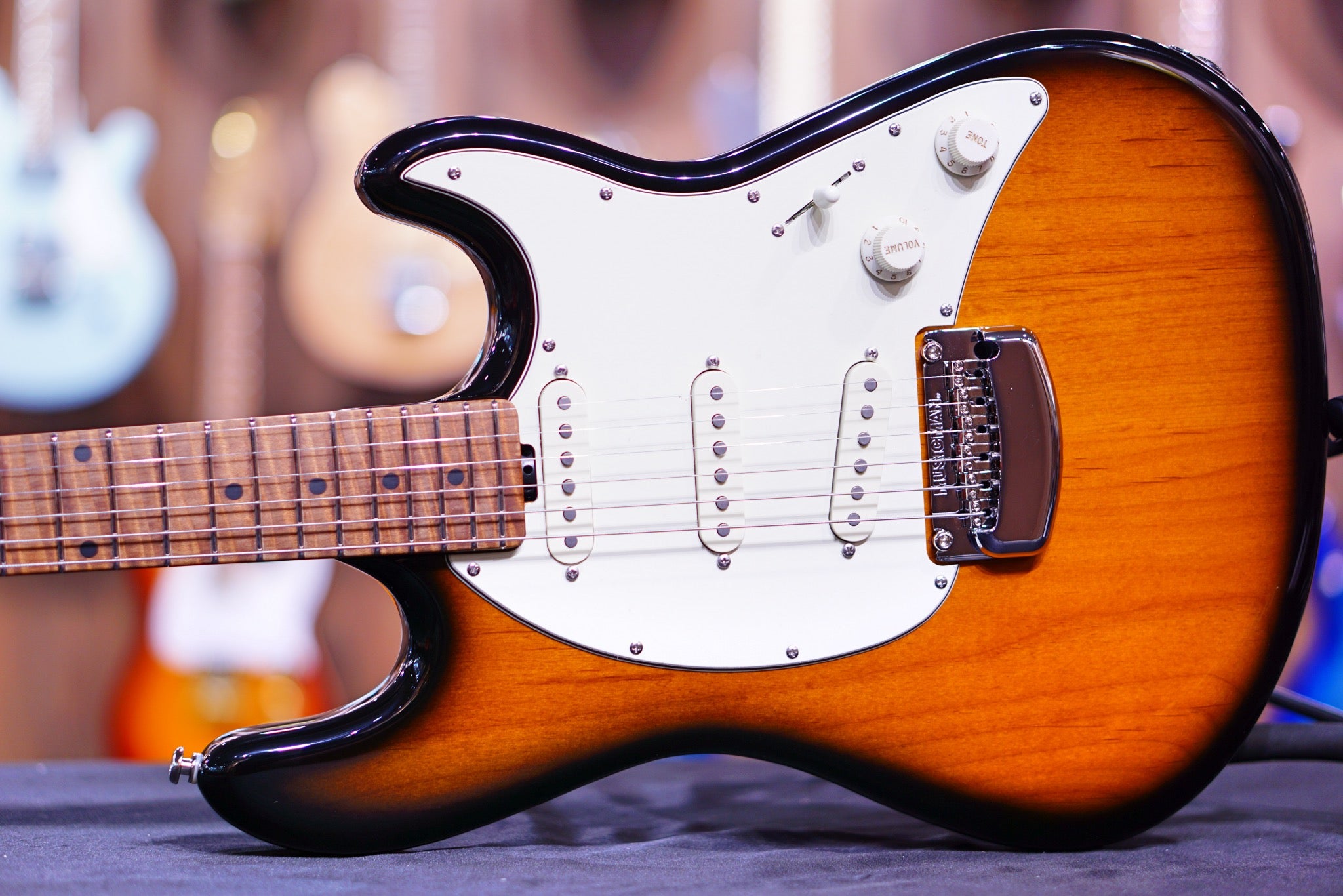 Ernie Ball Music Man Cutlass RS SSS - Vintage Tobacco H01563 - HIENDGUITAR Musicman GUITAR