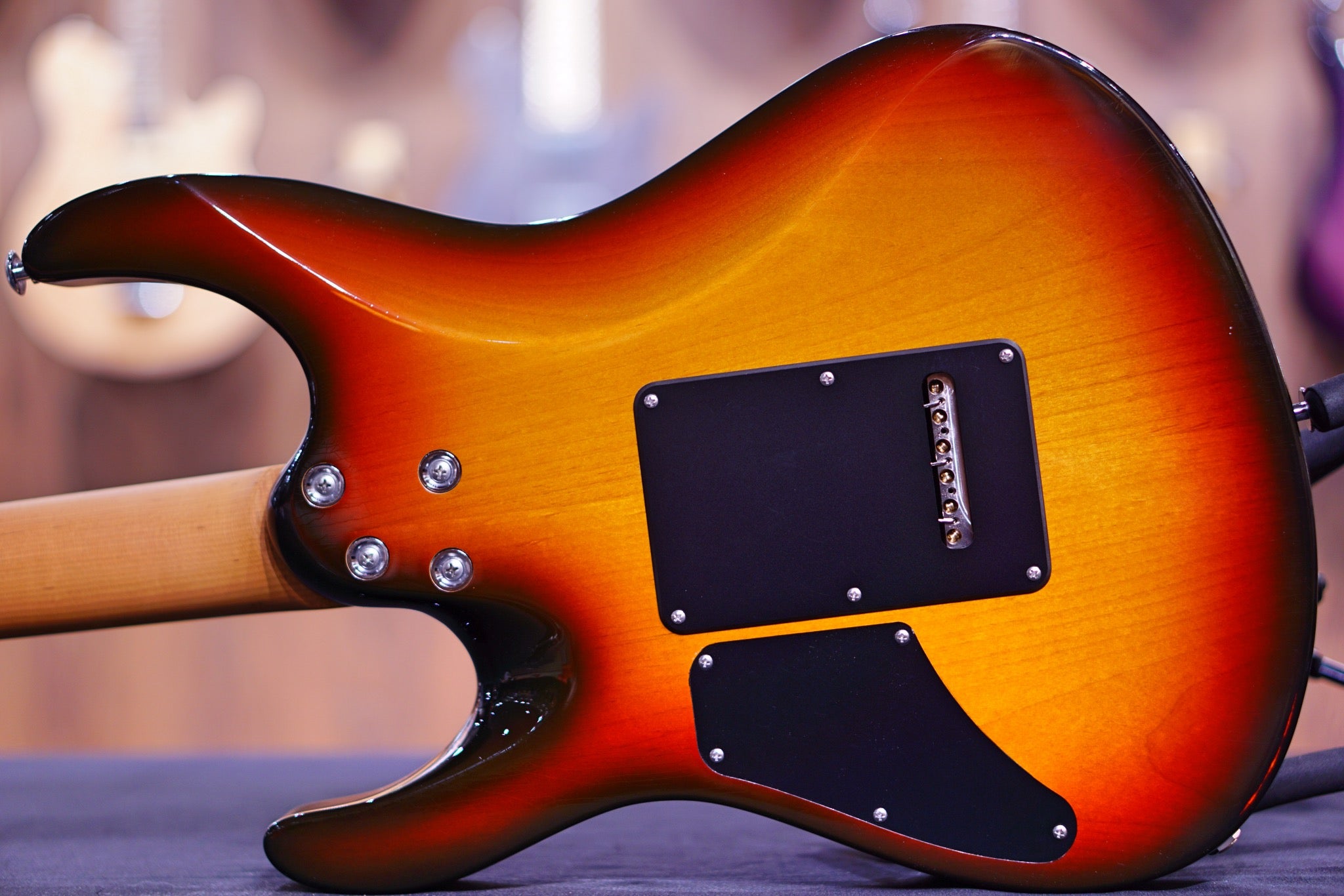 Suhr Modern antique 3 tone burst Hiend spec 67454 - HIENDGUITAR SUHR GUITAR