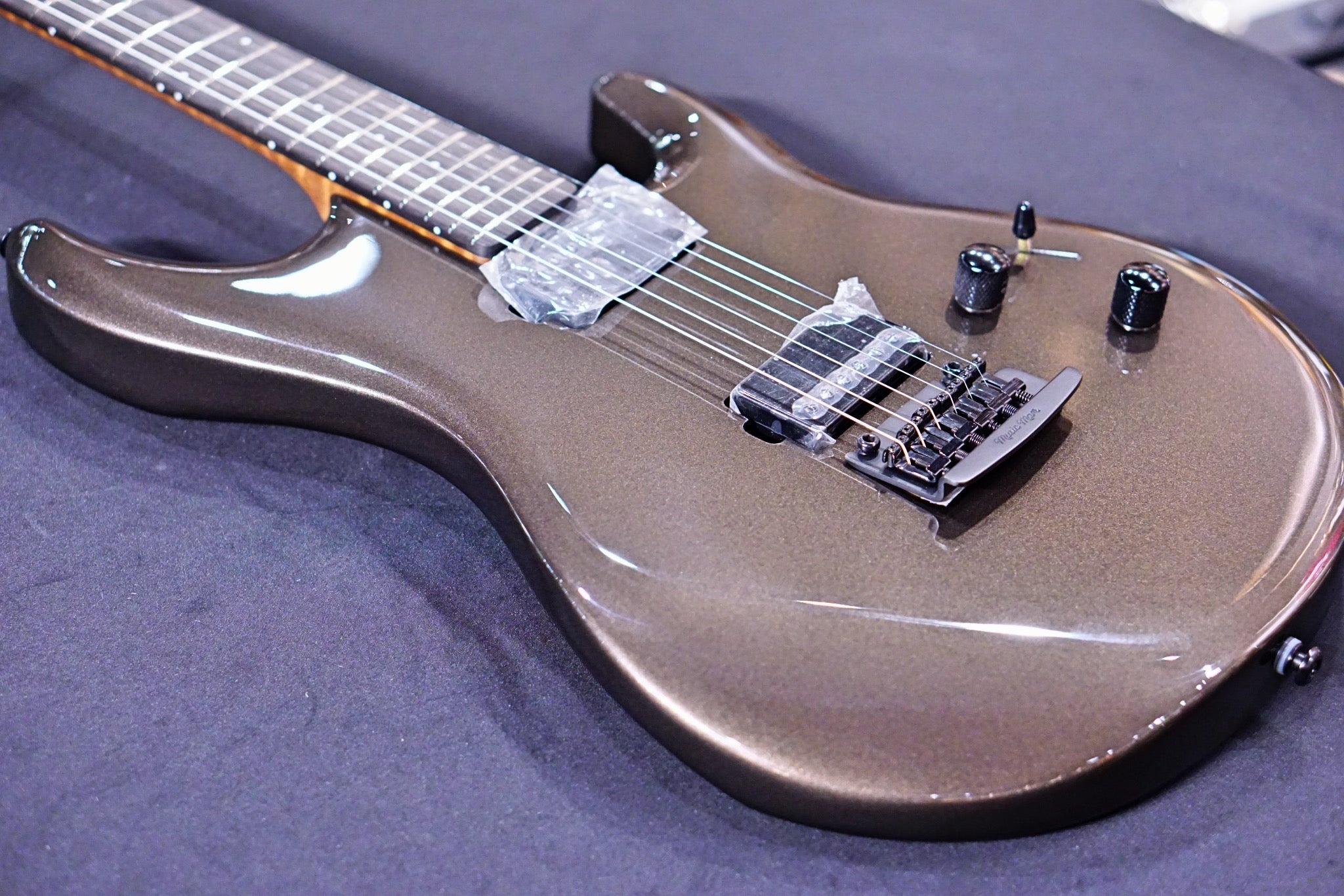 Ernie Ball Music Man Luke III HH - Olive Pearl G90023 - HIENDGUITAR Musicman GUITAR