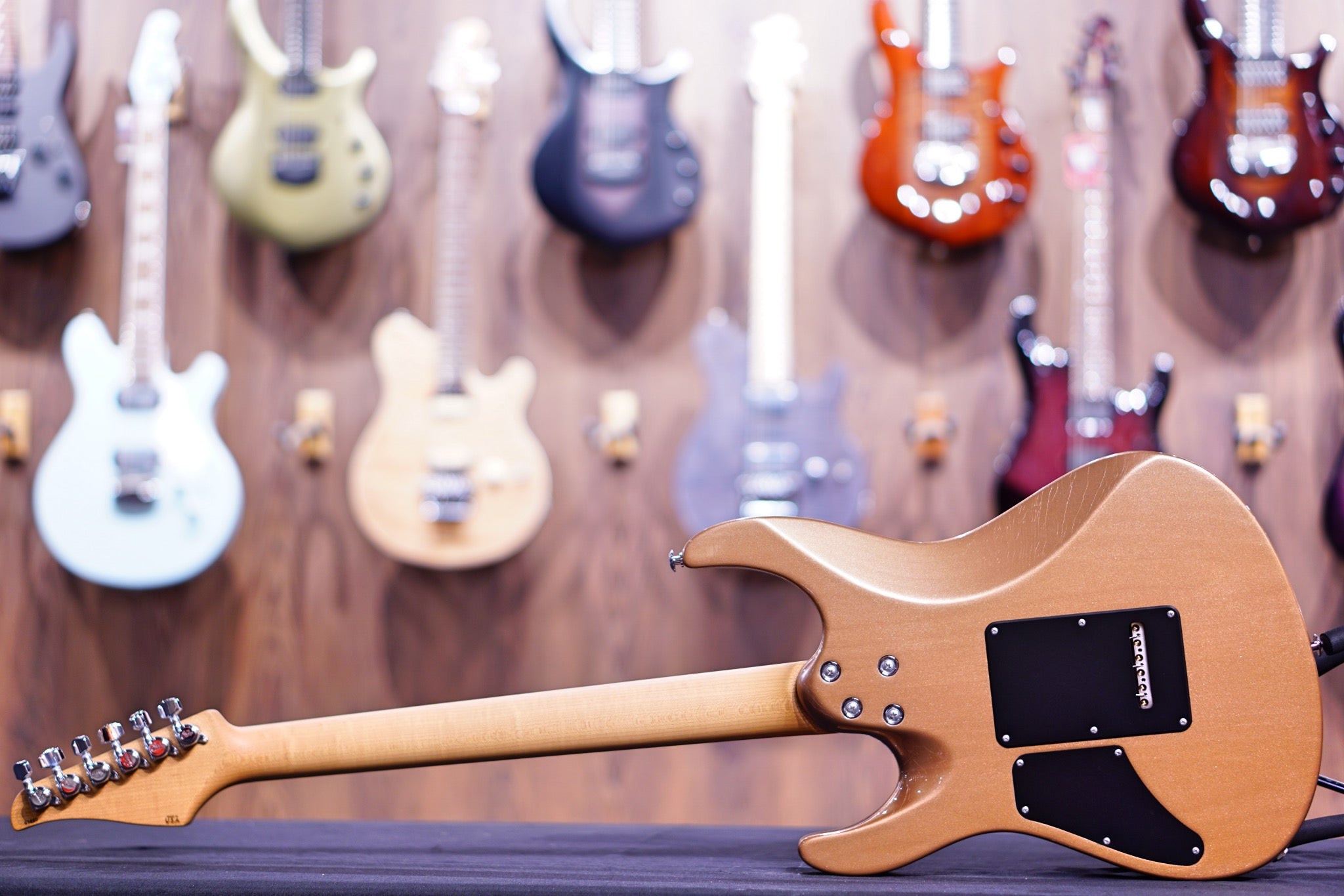 Suhr Modern antique firemist gold Hiend spec 67460 - HIENDGUITAR SUHR GUITAR