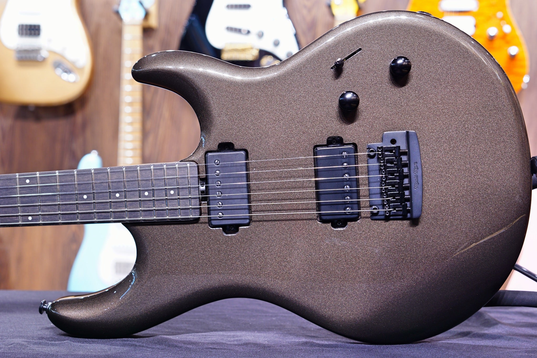 Ernie Ball Music Man Luke III HH - Olive Pearl G90023 - HIENDGUITAR Musicman GUITAR