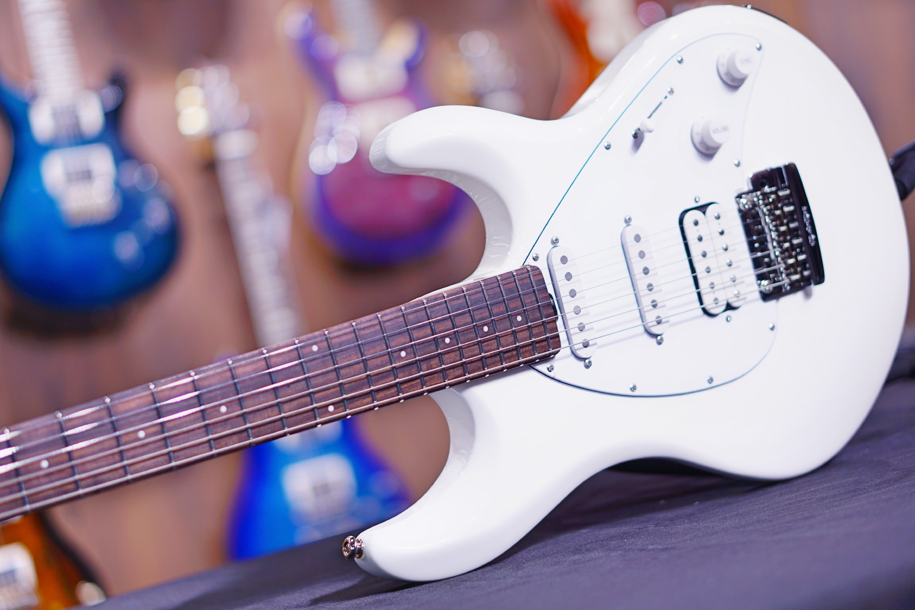 Ernie Ball Music man Silhouette Special HSS Trem - White - Rosewood Matching Headstock - White G99121 - HIENDGUITAR Musicman GUITAR