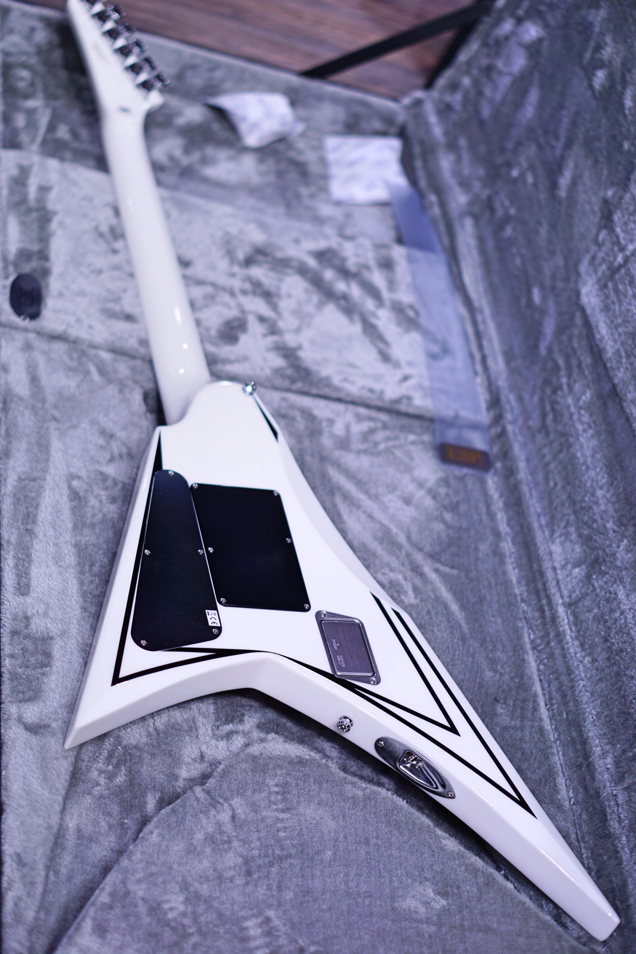 ESP E-II SV White Black Stripes ES5681213 - HIENDGUITAR E-II GUITAR