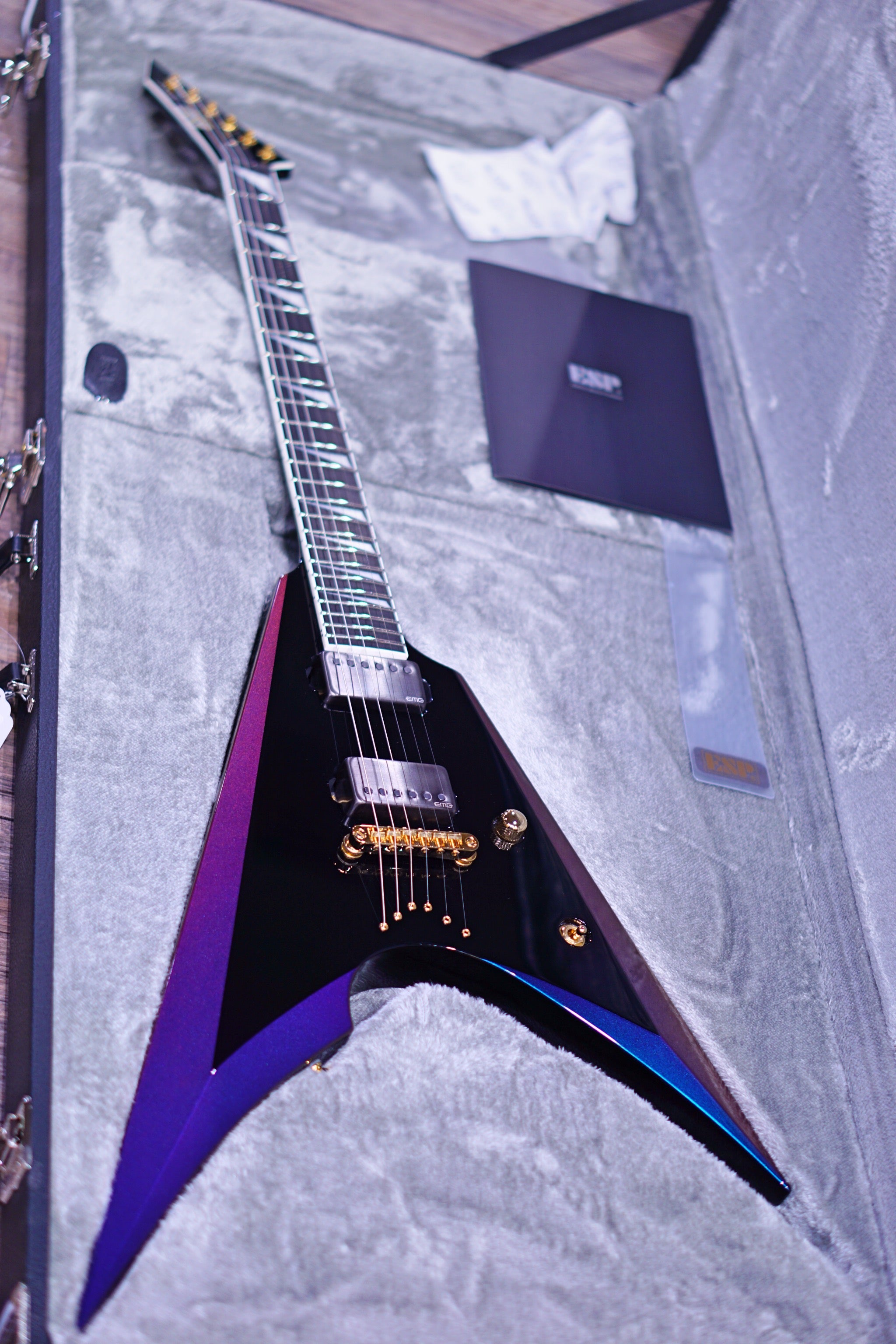 ESP-ARROW NT black w Andromeda E2741212 - HIENDGUITAR ESP GUITAR