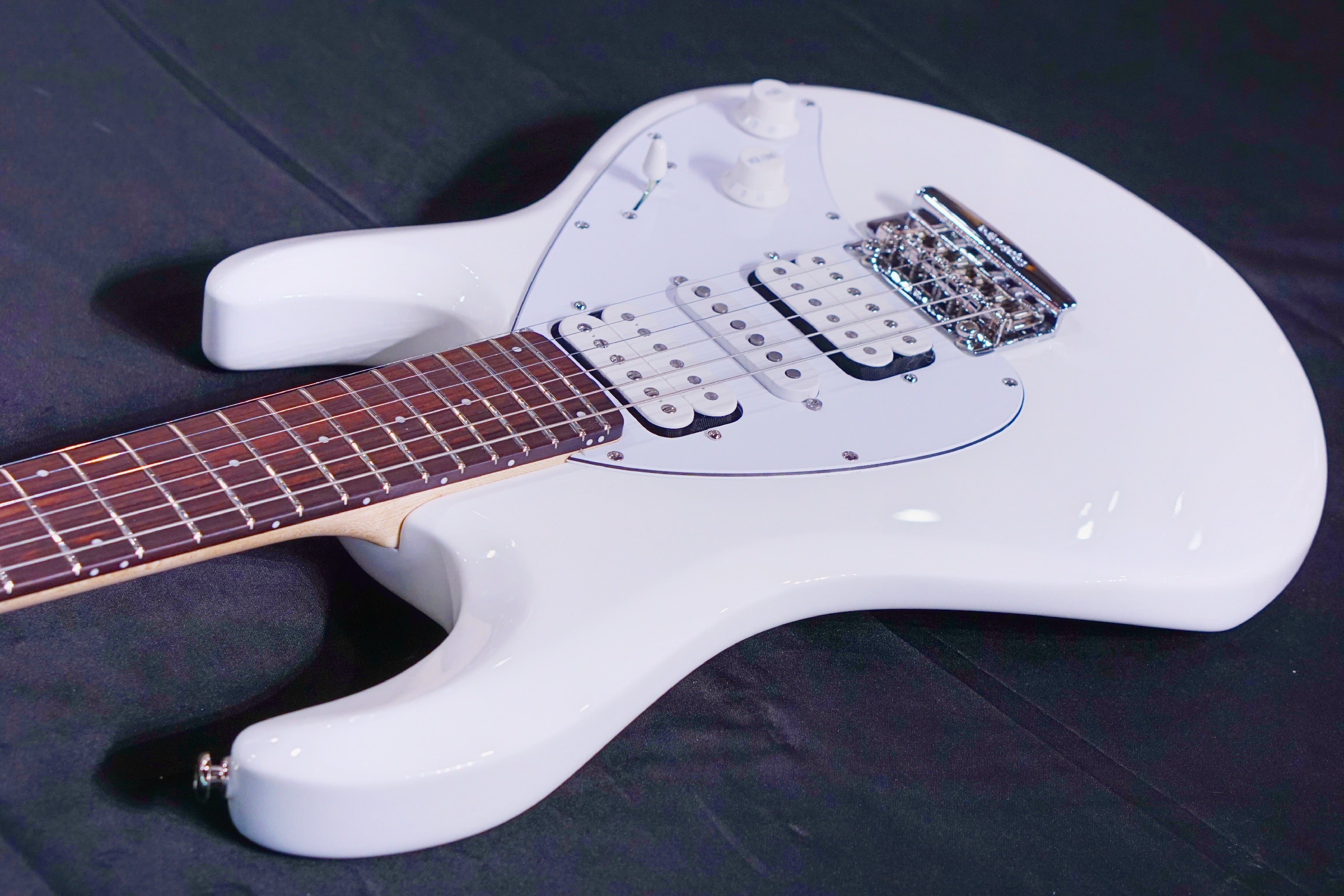 Ernie Ball Music Man Silhouette HSH Trem - White, Maple Fingerboard G99196 - HIENDGUITAR Musicman GUITAR