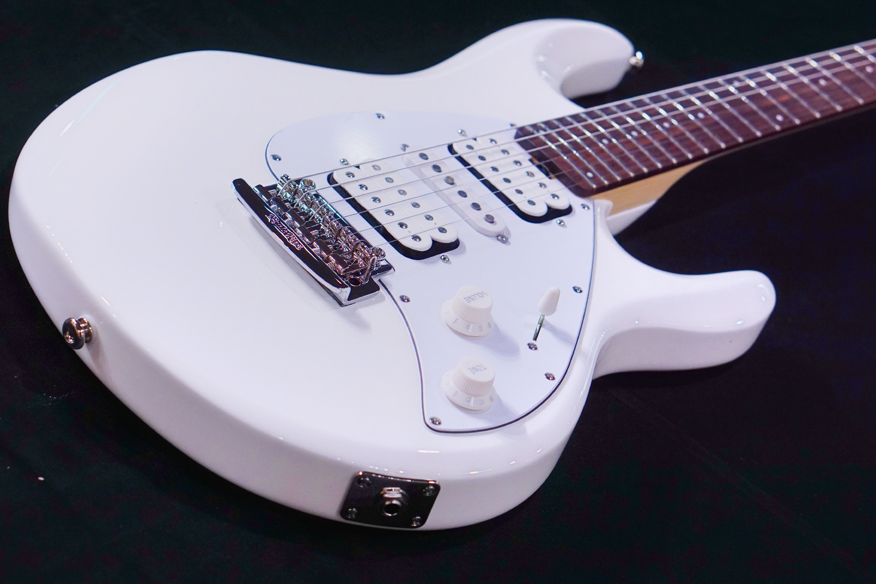 Ernie Ball Music Man Silhouette HSH Trem - White, Maple Fingerboard G99196 - HIENDGUITAR Musicman GUITAR