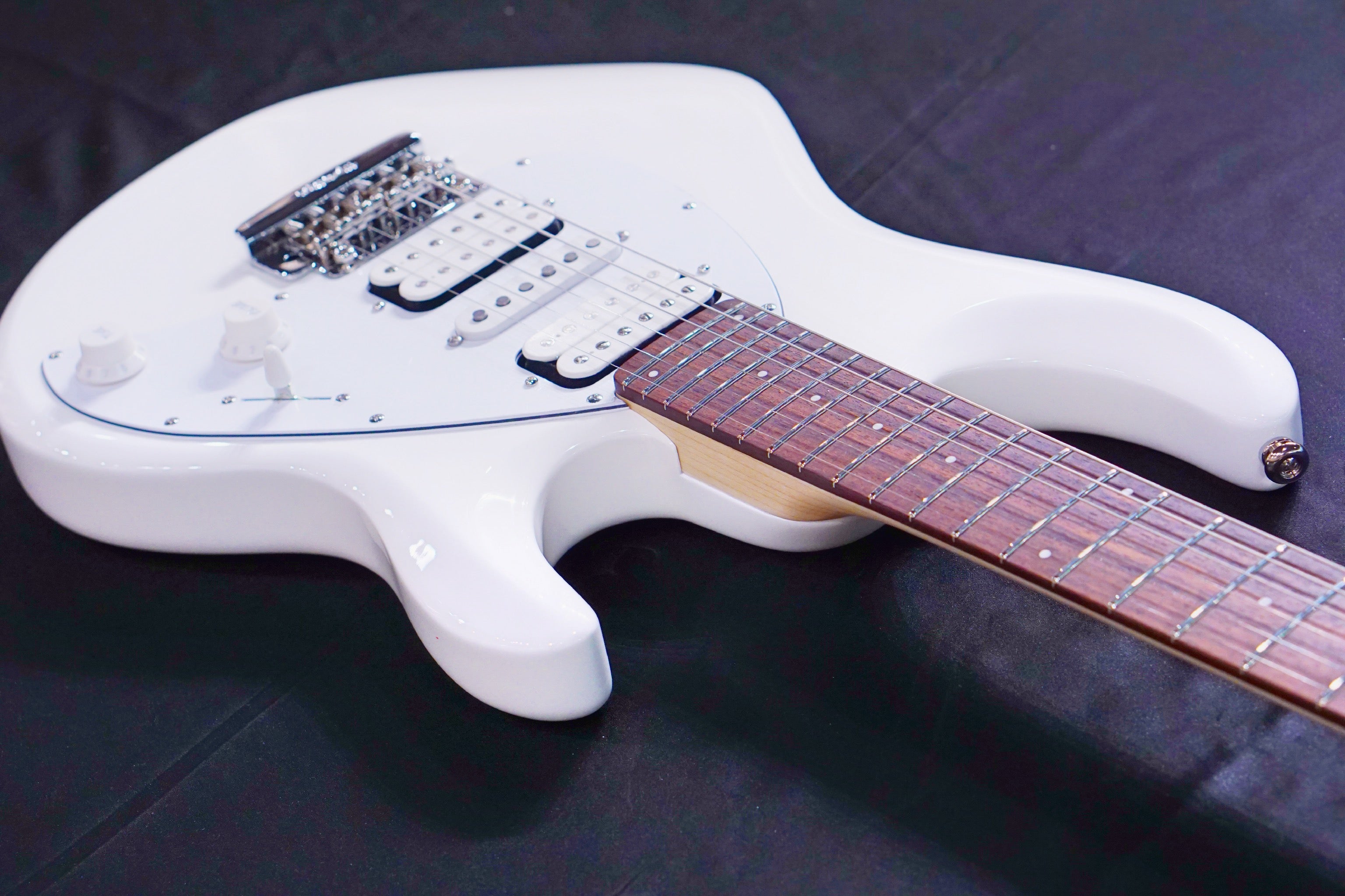Ernie Ball Music Man Silhouette HSH Trem - White, Maple Fingerboard G99196 - HIENDGUITAR Musicman GUITAR