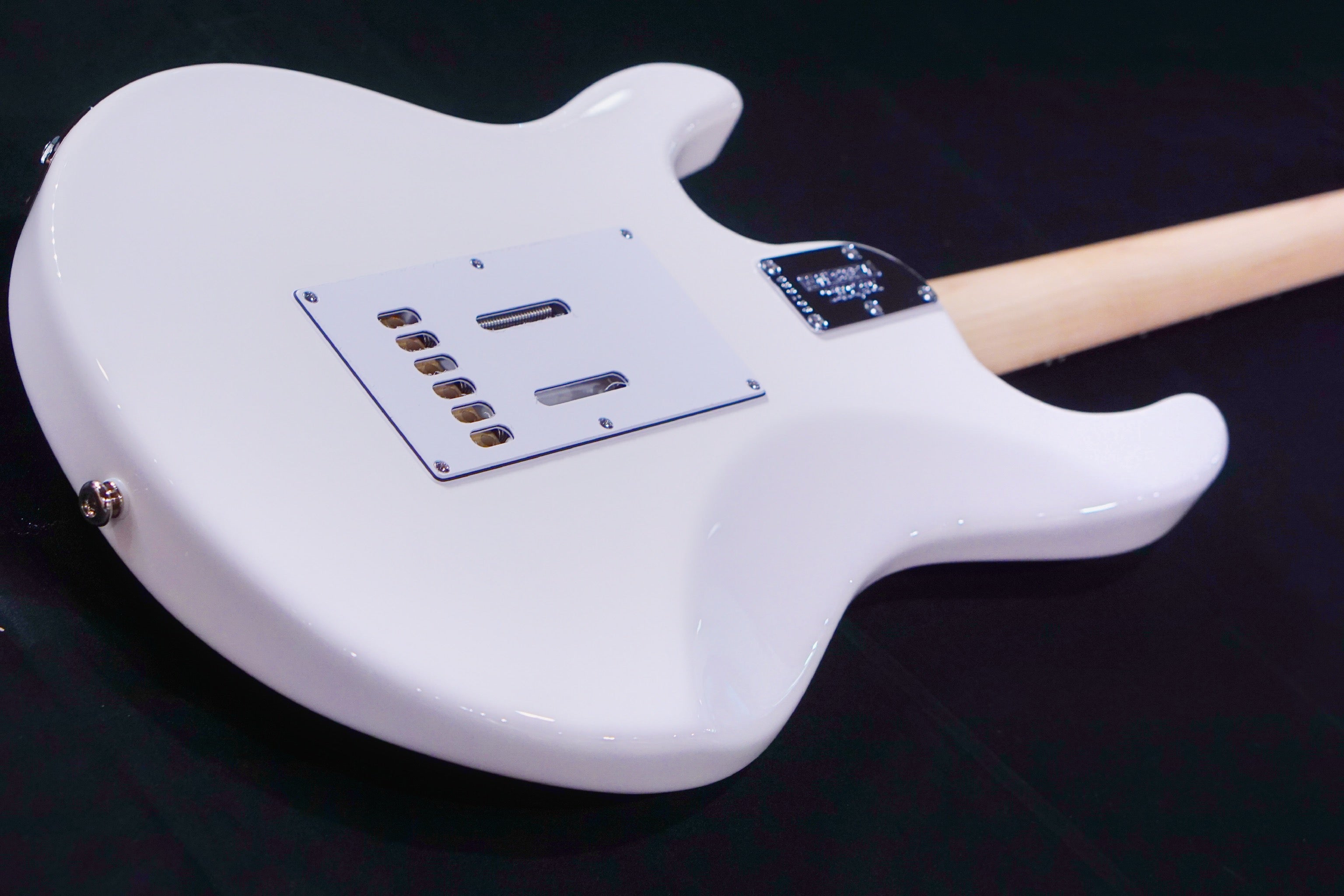 Ernie Ball Music Man Silhouette HSH Trem - White, Maple Fingerboard G99196 - HIENDGUITAR Musicman GUITAR