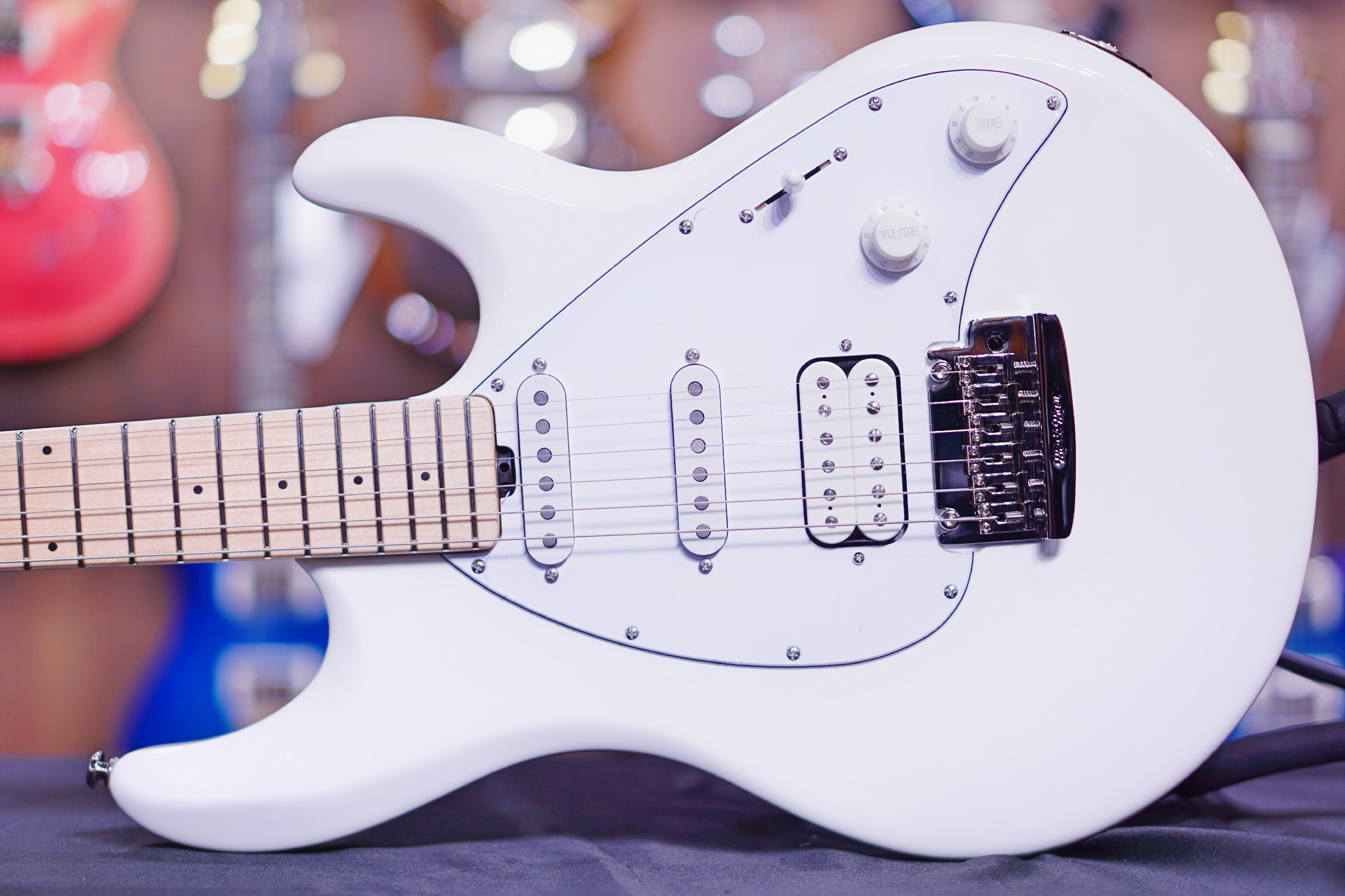 Ernie Ball Music Man Silhouette Special HSS Trem - White - Maple Matching Headstock - White G99056 - HIENDGUITAR Musicman GUITAR