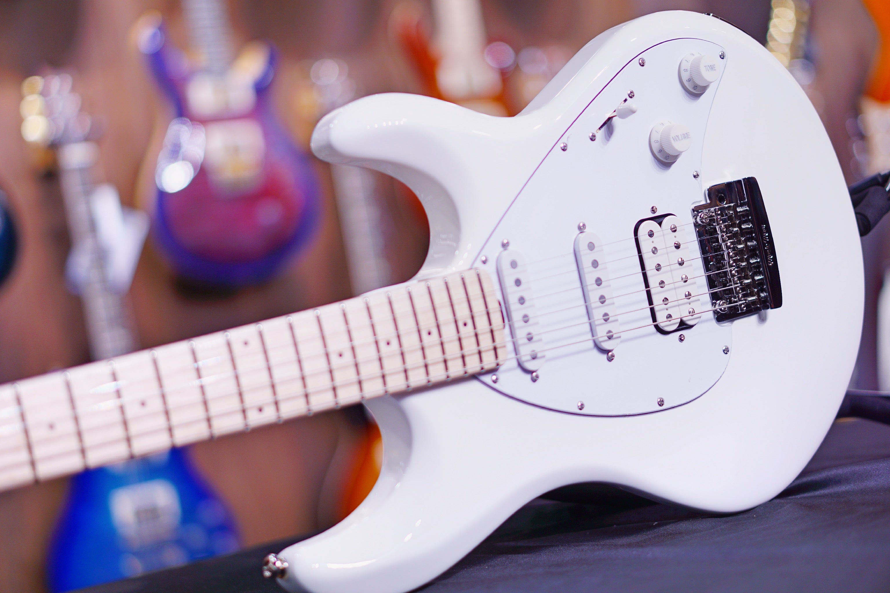 Ernie Ball Music Man Silhouette Special HSS Trem - White - Maple Matching Headstock - White G99056 - HIENDGUITAR Musicman GUITAR