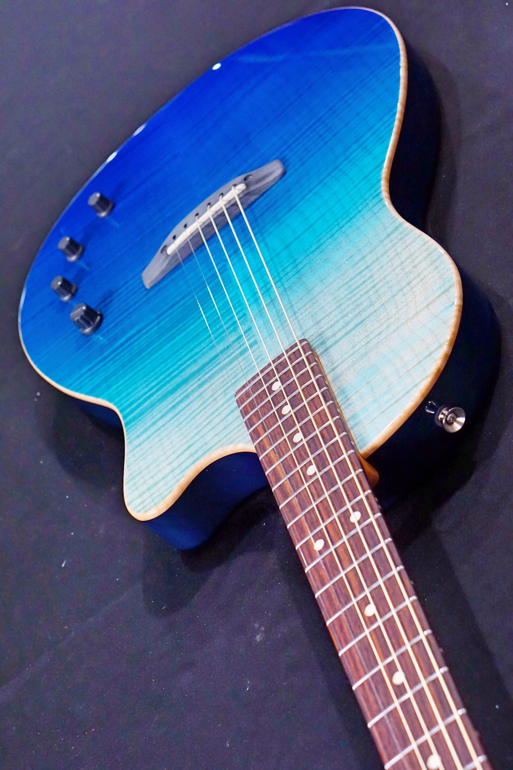 Tom Anderson Crowdster Bora Blue Surf with Binding 09-21-20N - HIENDGUITAR Anderson GUITAR
