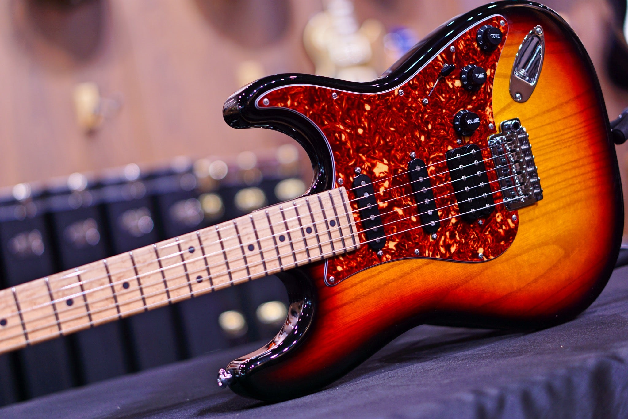 Suhr Classic S Paulownia 3 tone burst 69028 - HIENDGUITAR SUHR GUITAR