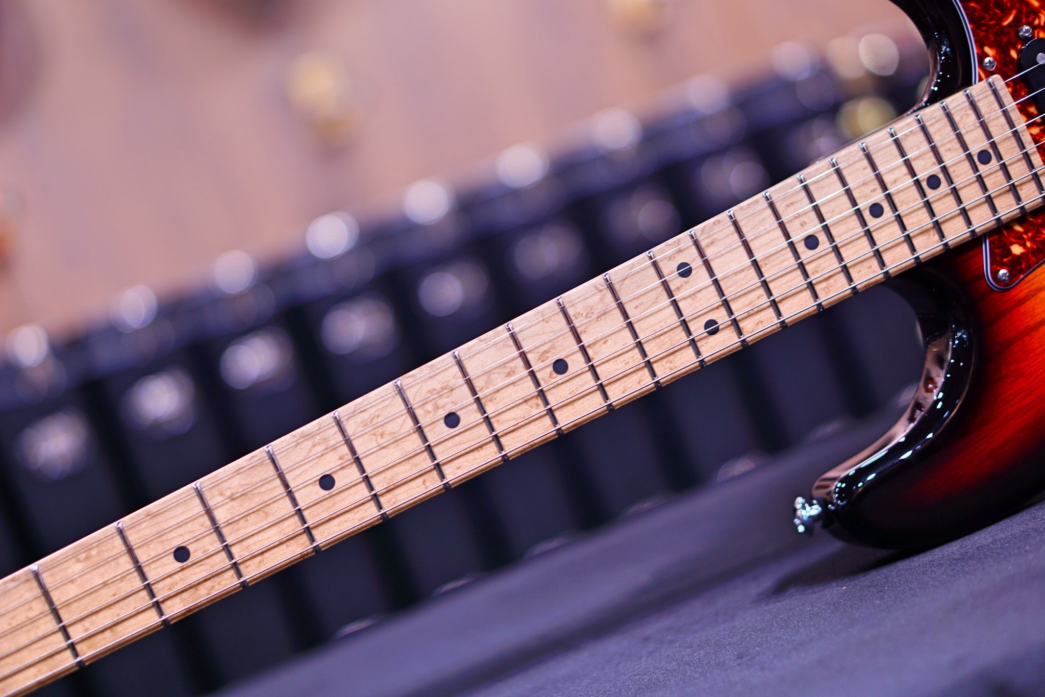 Suhr Classic S Paulownia 3 tone burst 69028 - HIENDGUITAR SUHR GUITAR