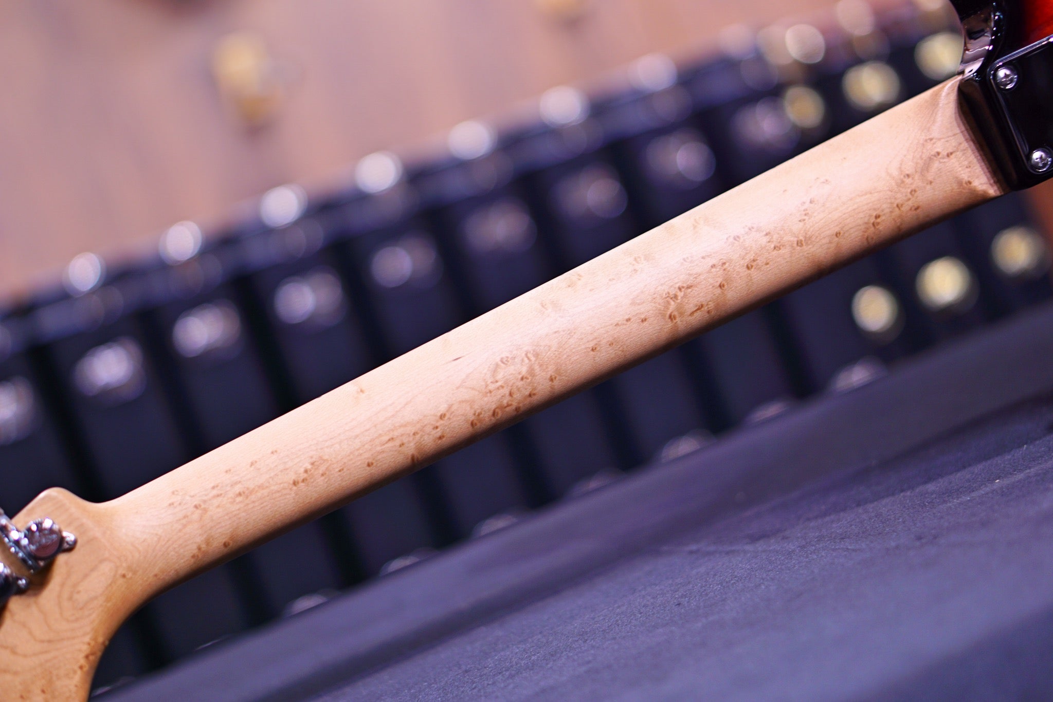 Suhr Classic S Paulownia 3 tone burst 69028 - HIENDGUITAR SUHR GUITAR