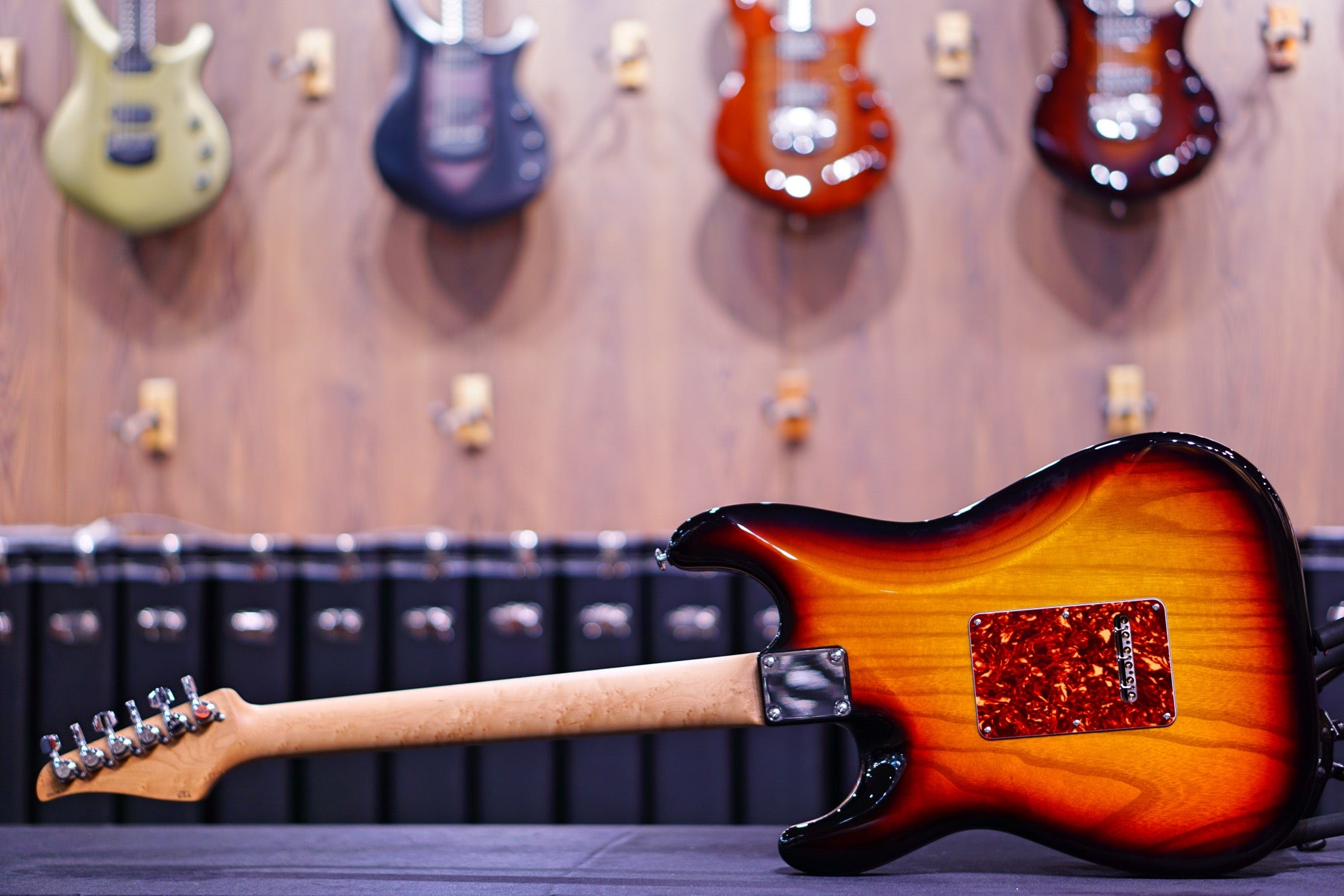 Suhr Classic S Paulownia 3 tone burst 69028 - HIENDGUITAR SUHR GUITAR